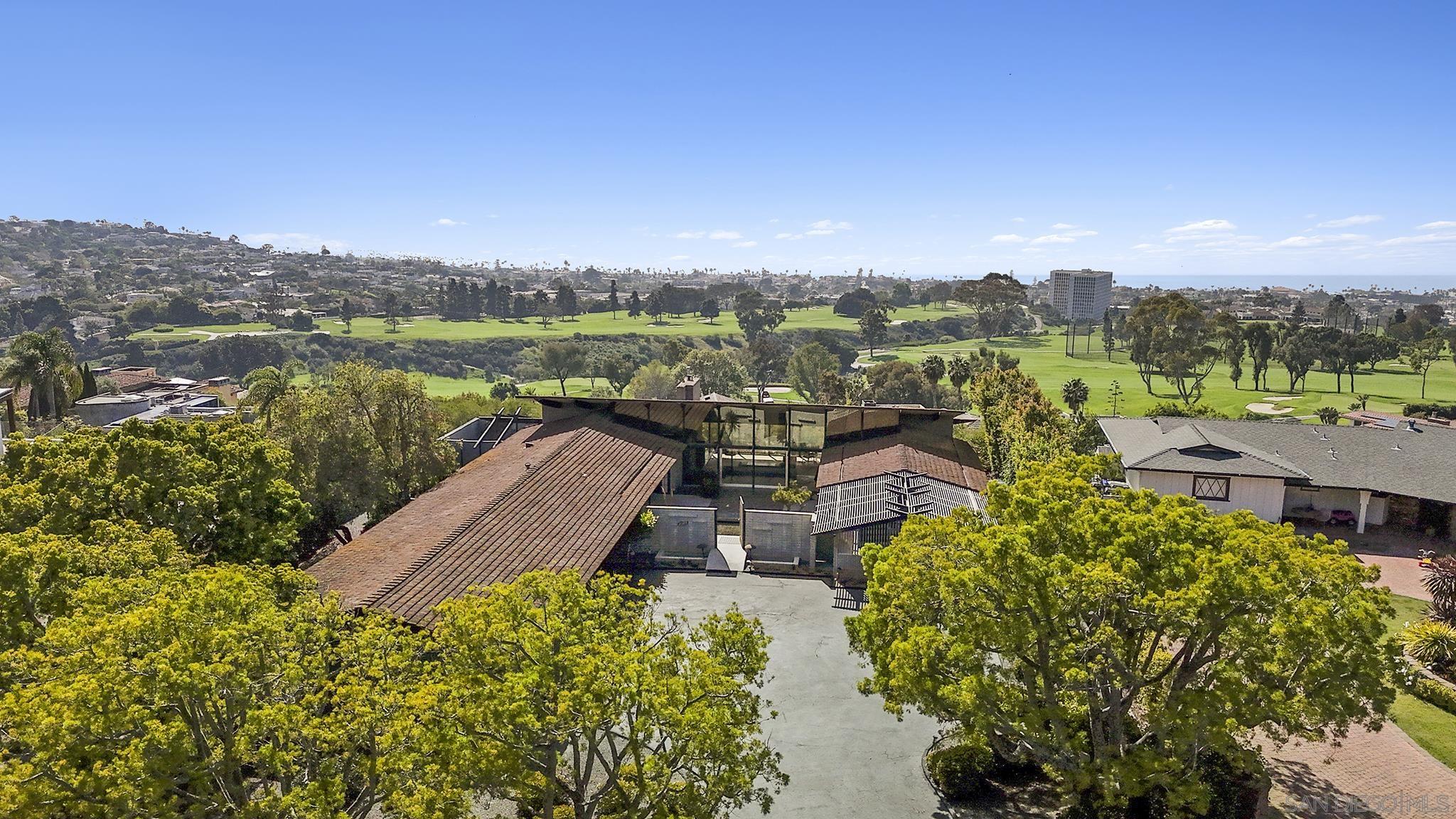 Detail Gallery Image 18 of 30 For 7105  Country Club Dr, La Jolla,  CA 92037 - 3 Beds | 2/1 Baths