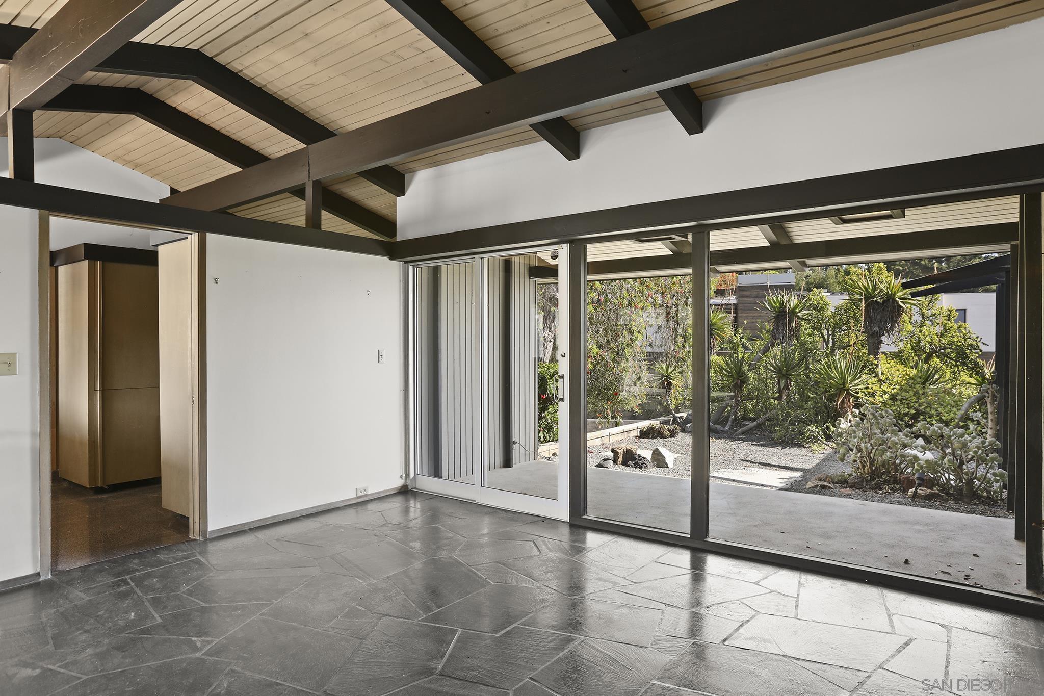 Detail Gallery Image 19 of 30 For 7105  Country Club Dr, La Jolla,  CA 92037 - 3 Beds | 2/1 Baths