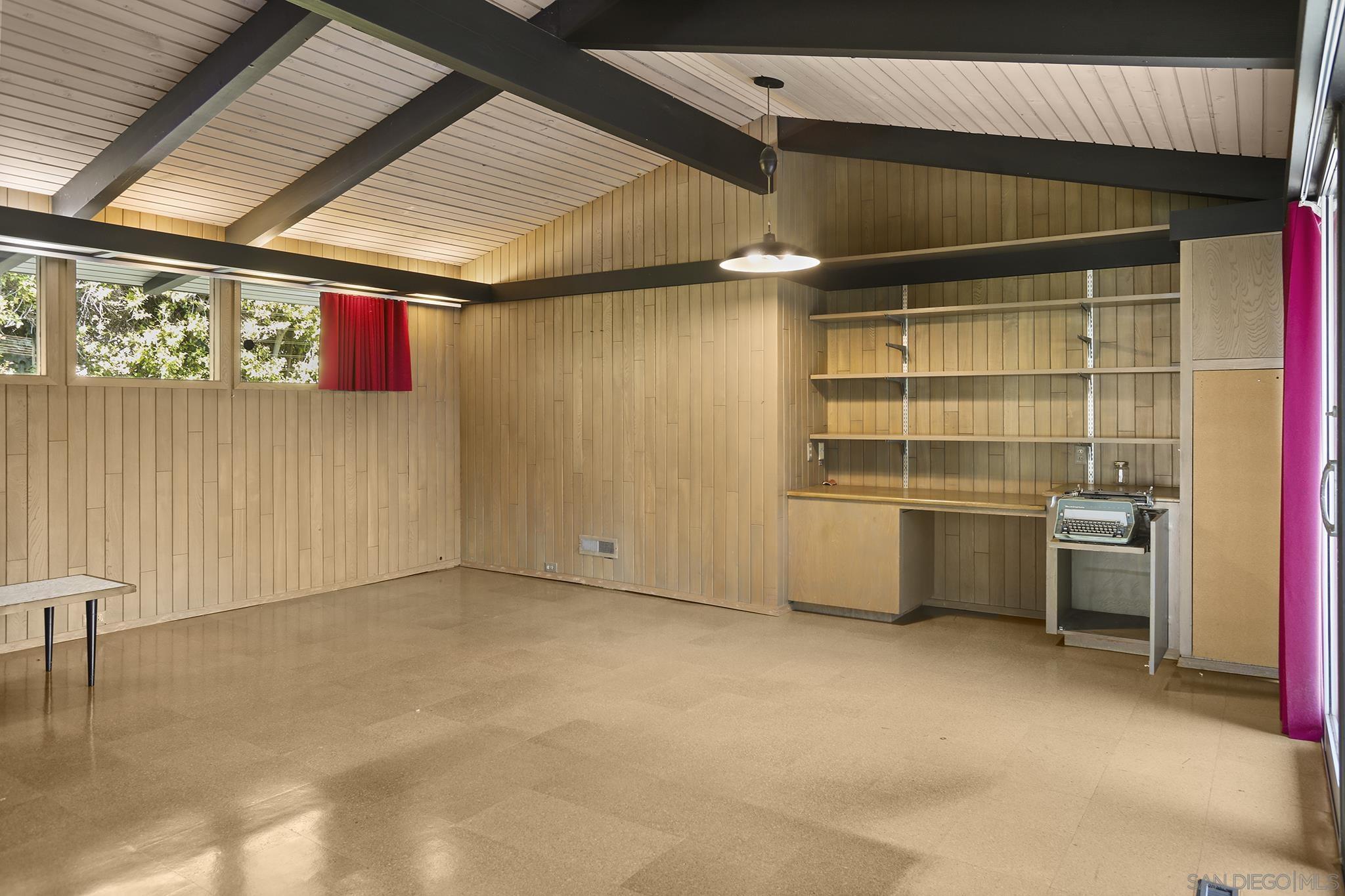 Detail Gallery Image 20 of 30 For 7105  Country Club Dr, La Jolla,  CA 92037 - 3 Beds | 2/1 Baths