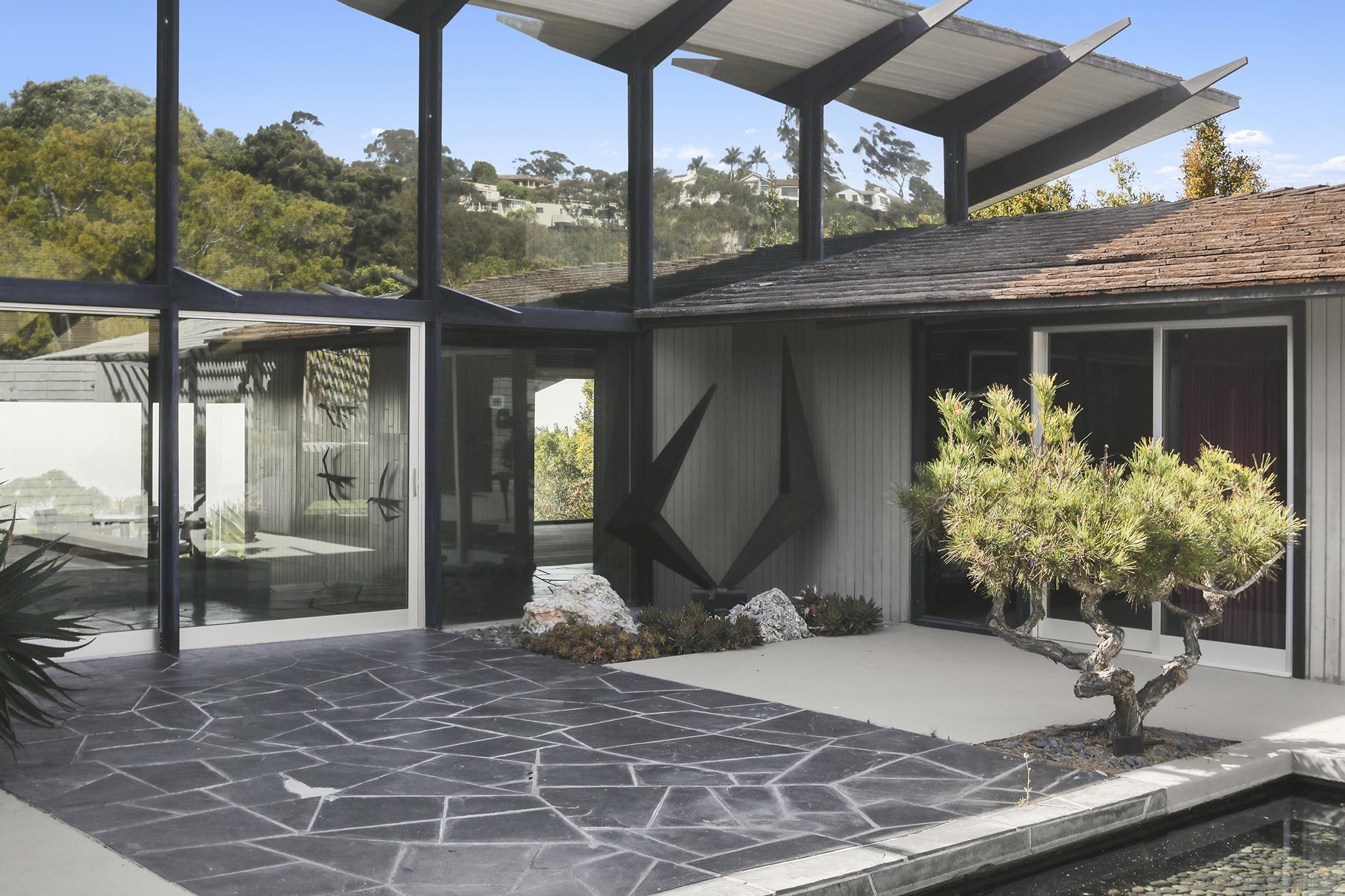 Detail Gallery Image 21 of 30 For 7105  Country Club Dr, La Jolla,  CA 92037 - 3 Beds | 2/1 Baths