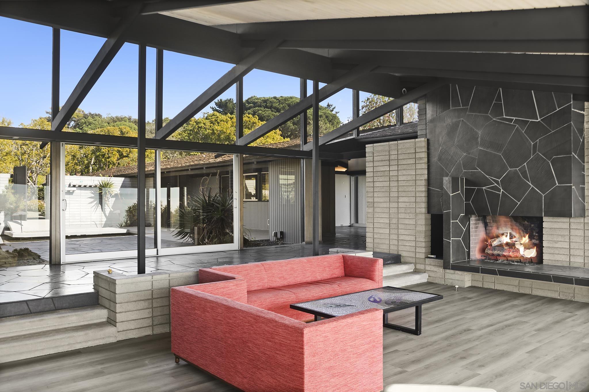 Detail Gallery Image 22 of 30 For 7105  Country Club Dr, La Jolla,  CA 92037 - 3 Beds | 2/1 Baths