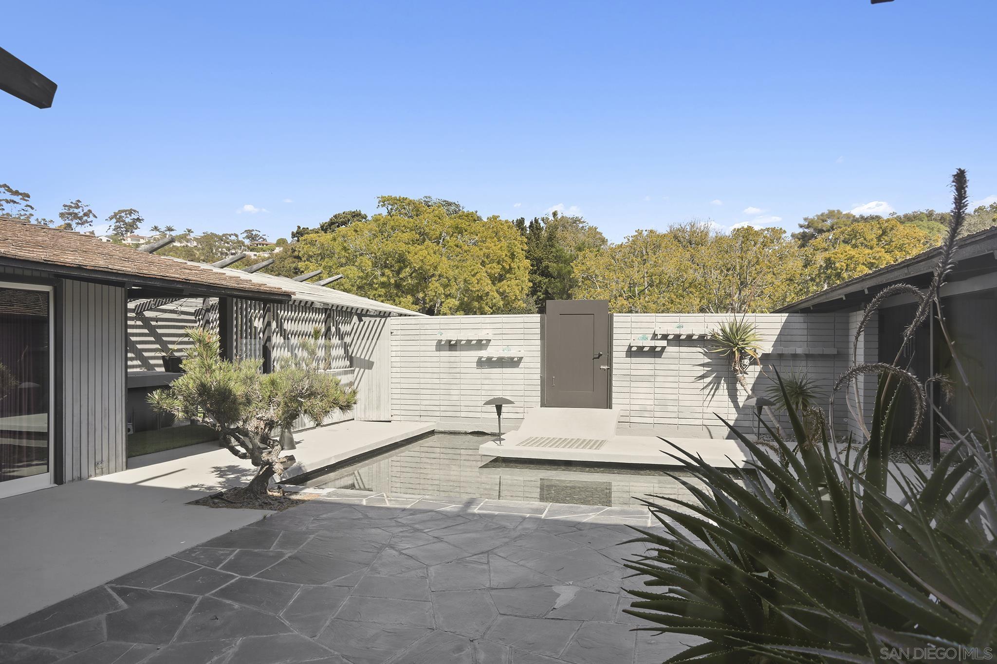 Detail Gallery Image 24 of 30 For 7105  Country Club Dr, La Jolla,  CA 92037 - 3 Beds | 2/1 Baths