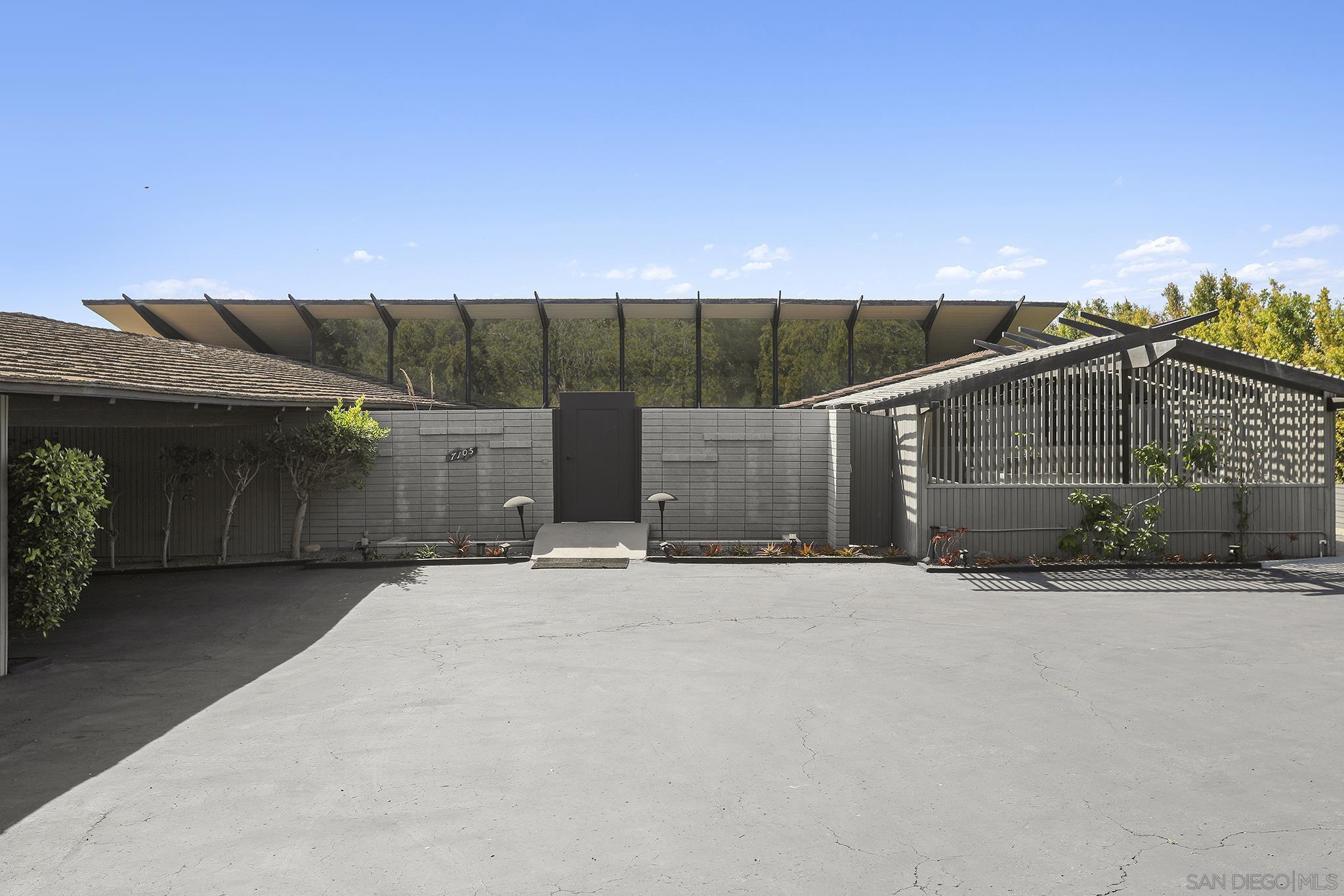 Detail Gallery Image 25 of 30 For 7105  Country Club Dr, La Jolla,  CA 92037 - 3 Beds | 2/1 Baths