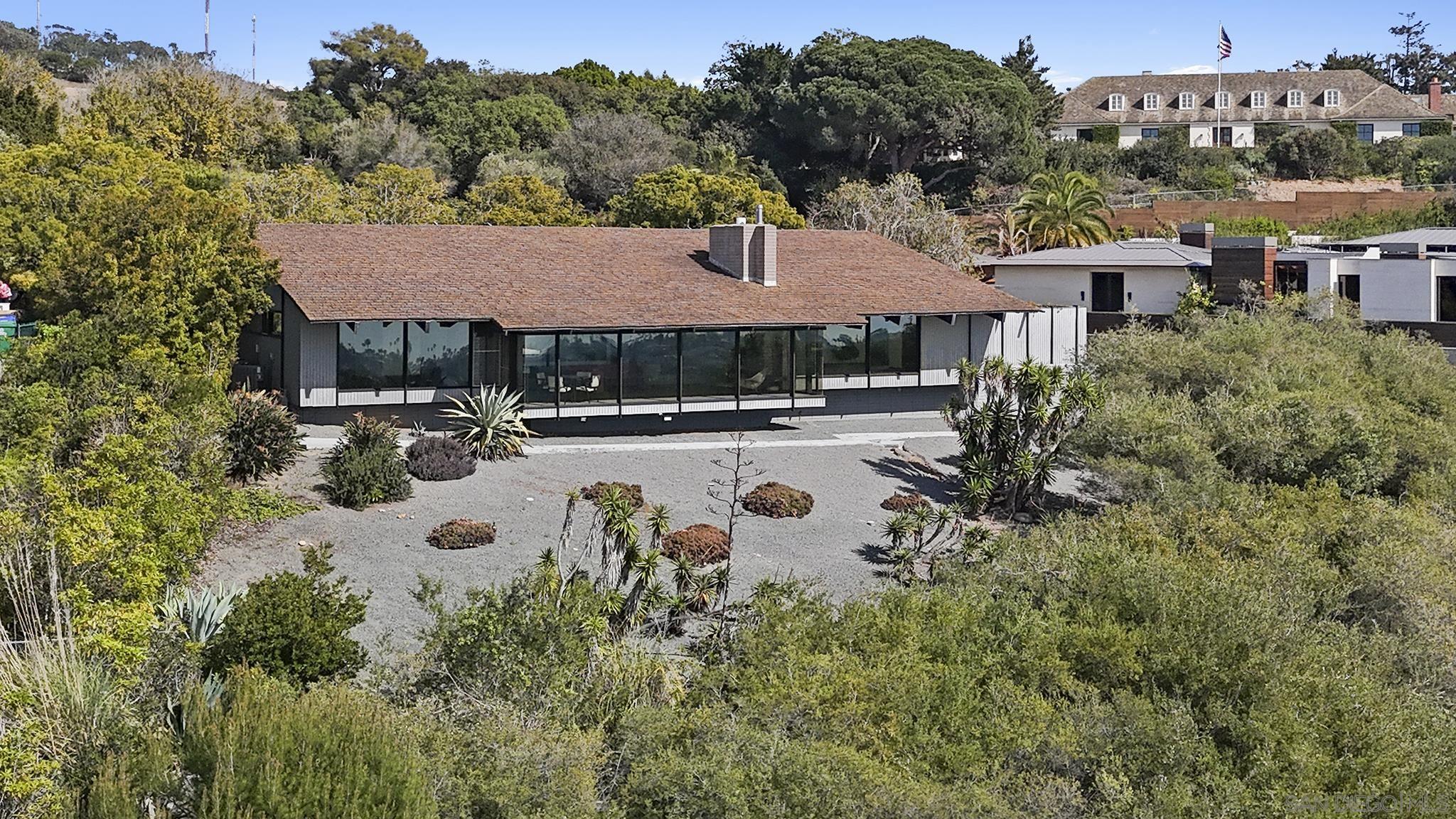 Detail Gallery Image 28 of 30 For 7105  Country Club Dr, La Jolla,  CA 92037 - 3 Beds | 2/1 Baths