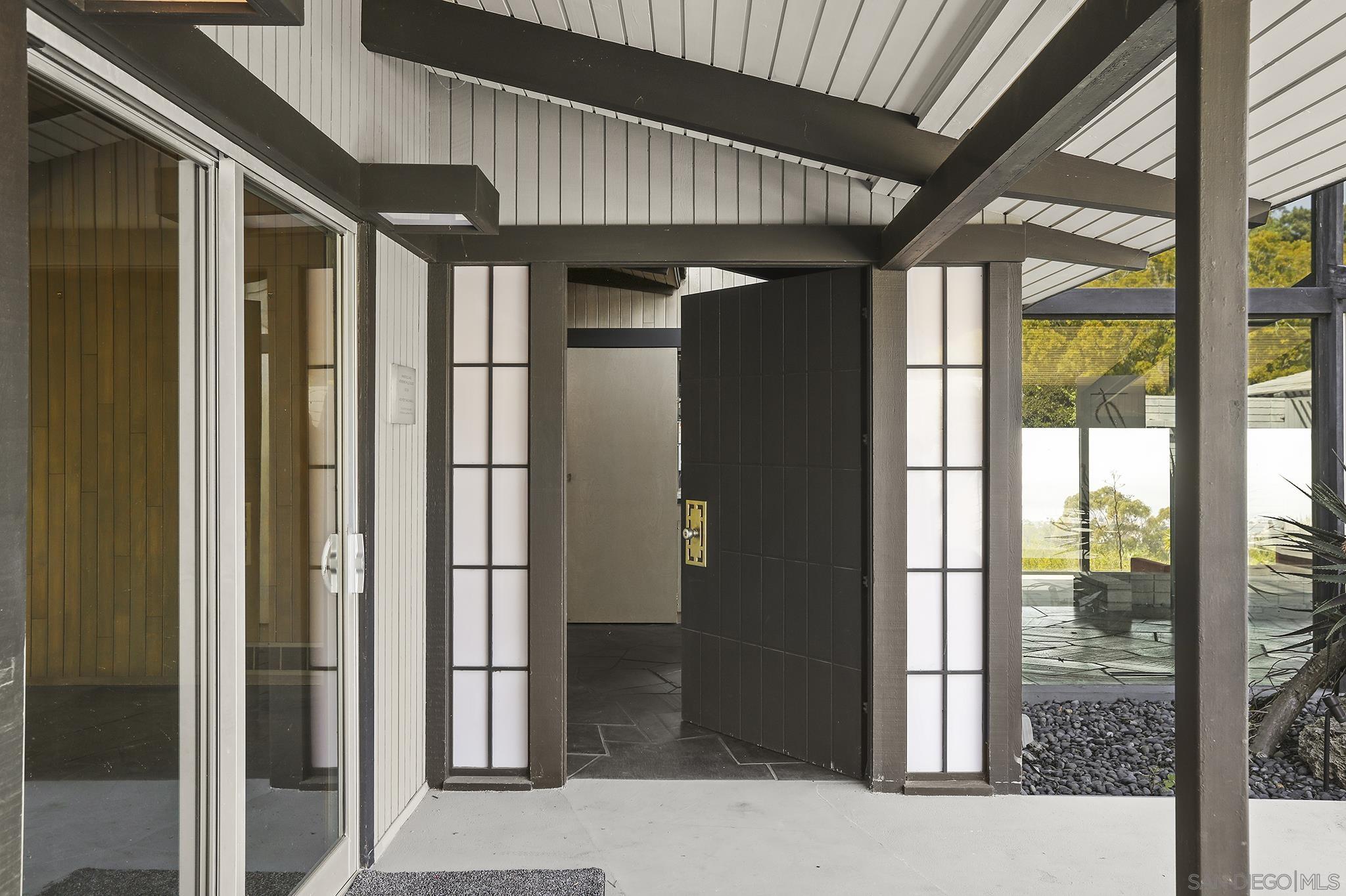 Detail Gallery Image 8 of 30 For 7105  Country Club Dr, La Jolla,  CA 92037 - 3 Beds | 2/1 Baths