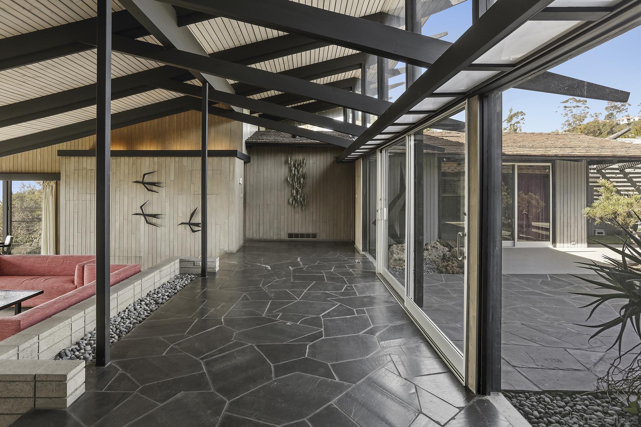 Detail Gallery Image 10 of 30 For 7105  Country Club Dr, La Jolla,  CA 92037 - 3 Beds | 2/1 Baths