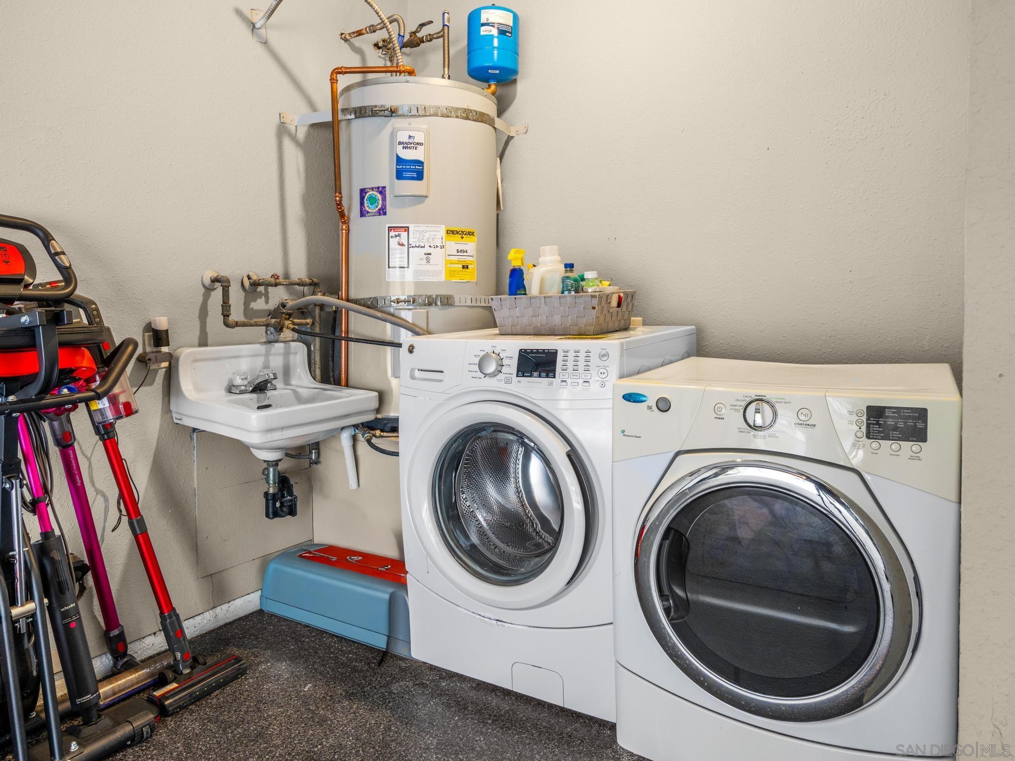 Detail Gallery Image 30 of 37 For 2400  Altisma Way  #B,  Carlsbad,  CA 92009 - 2 Beds | 2 Baths