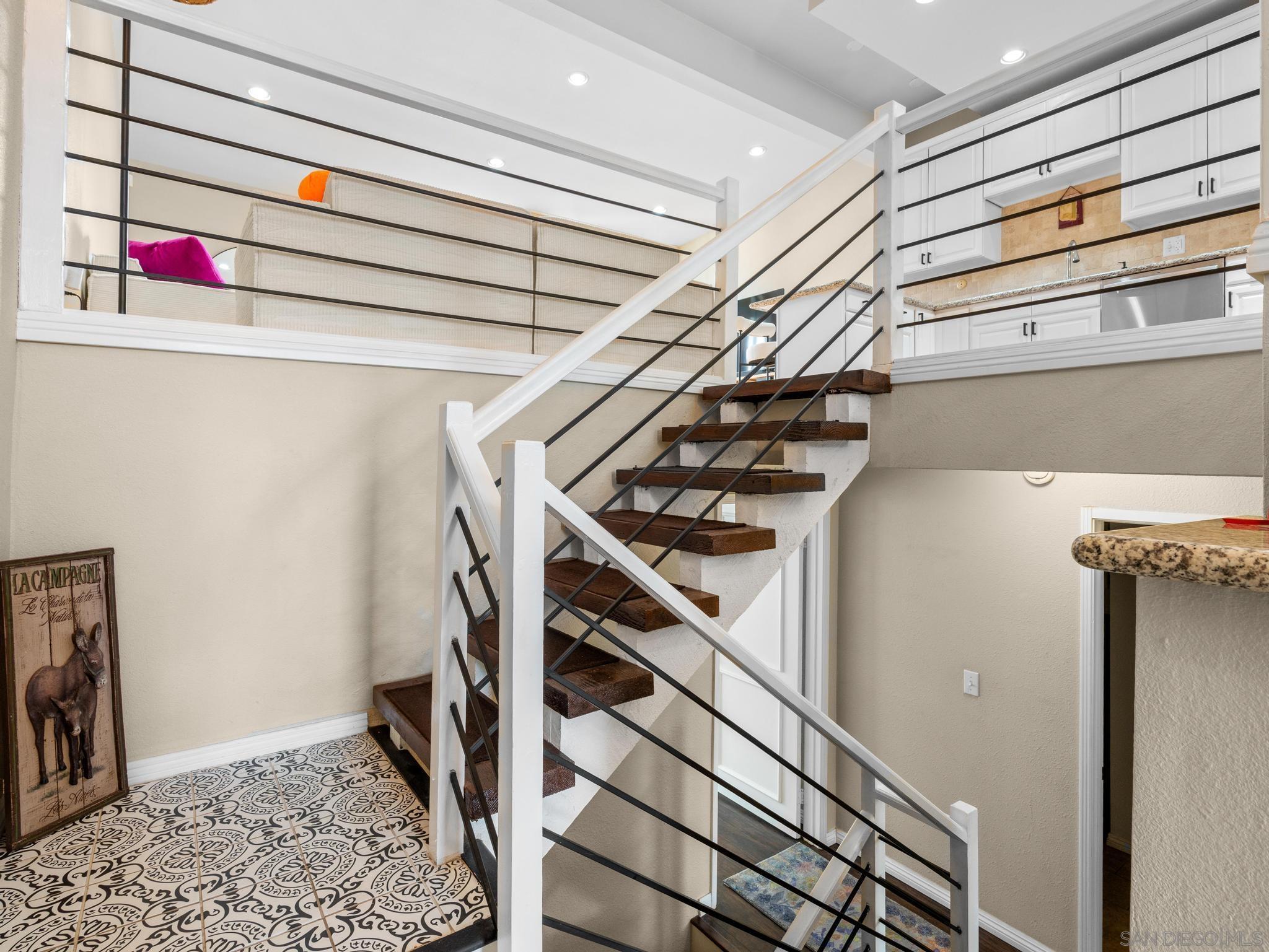 Detail Gallery Image 4 of 37 For 2400  Altisma Way  #B,  Carlsbad,  CA 92009 - 2 Beds | 2 Baths