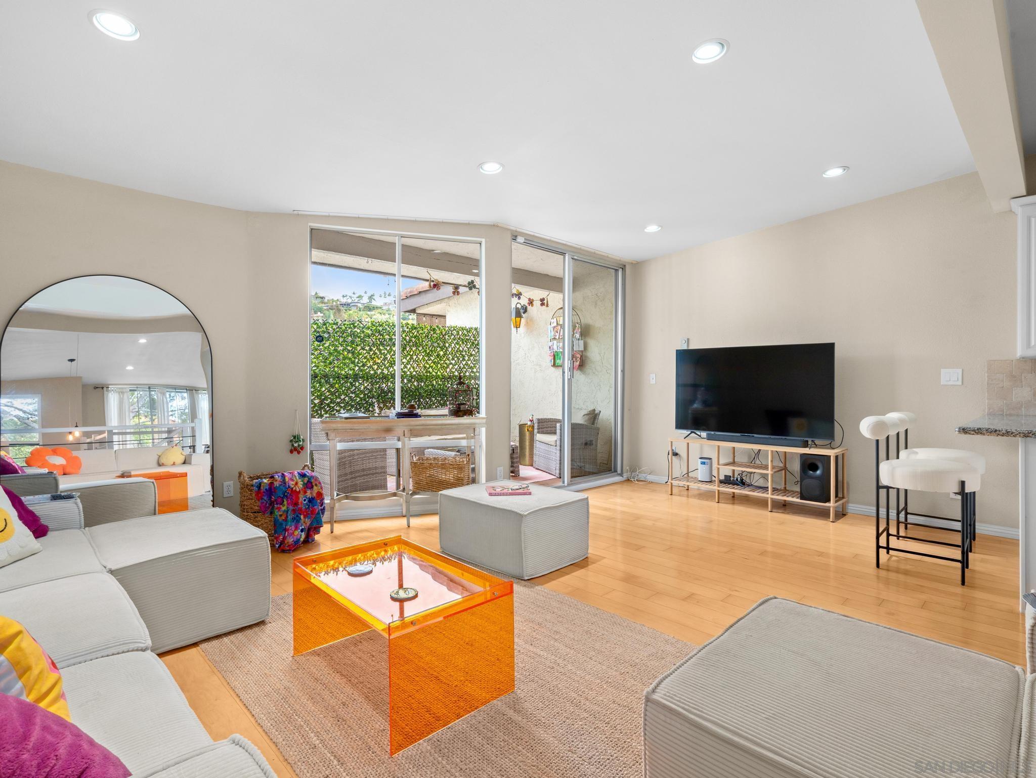 Detail Gallery Image 6 of 37 For 2400  Altisma Way  #B,  Carlsbad,  CA 92009 - 2 Beds | 2 Baths