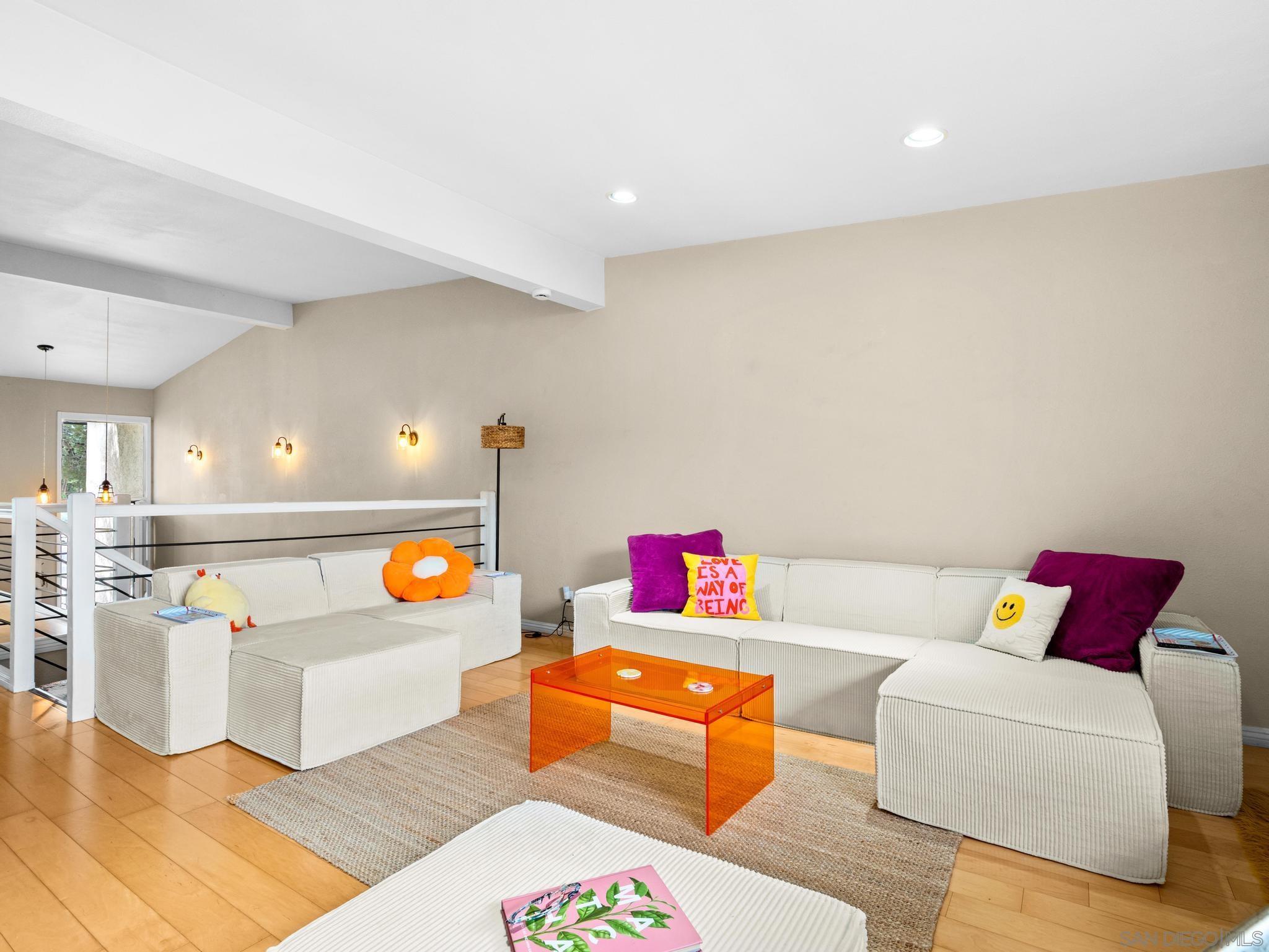 Detail Gallery Image 7 of 37 For 2400  Altisma Way  #B,  Carlsbad,  CA 92009 - 2 Beds | 2 Baths