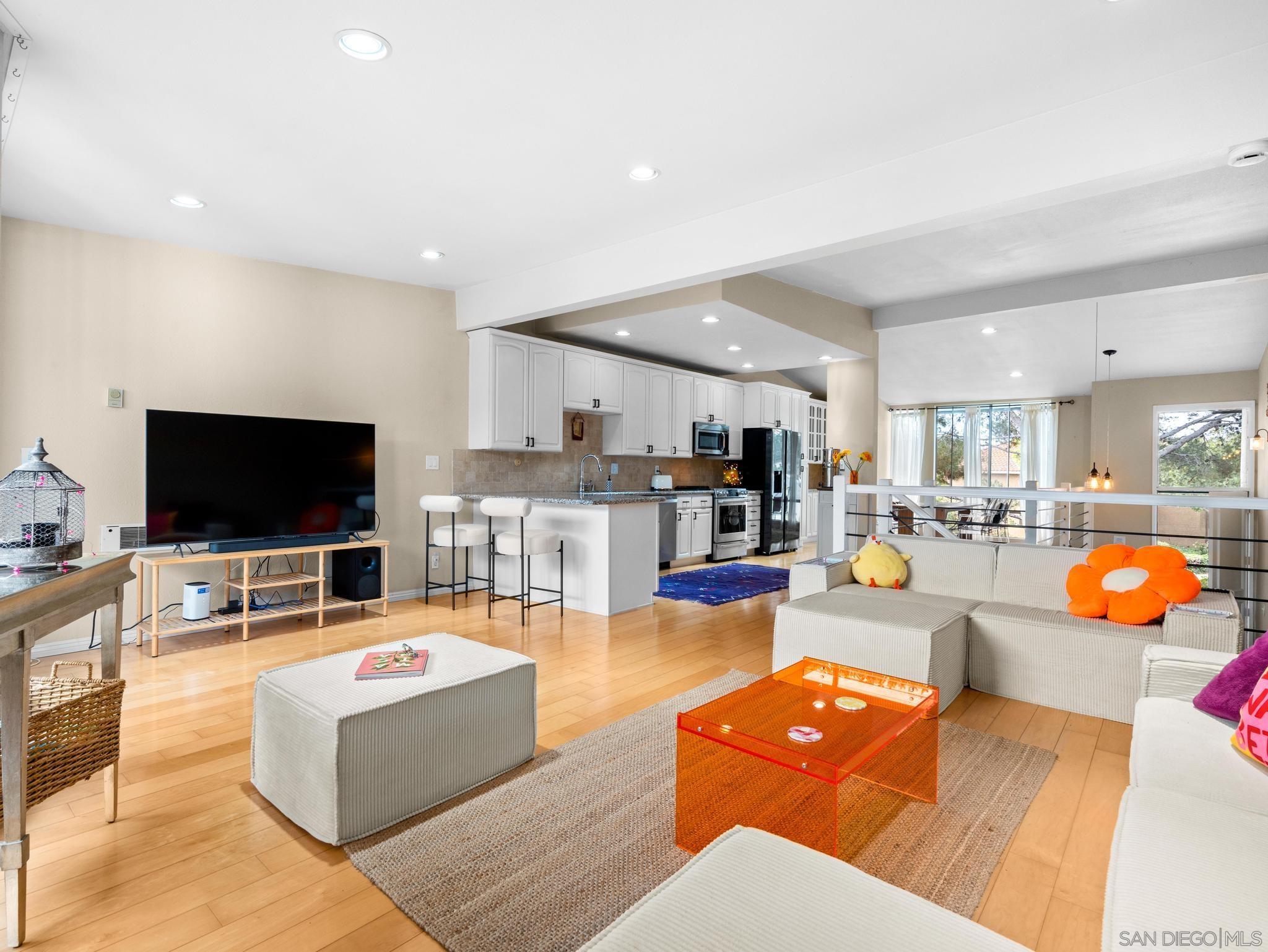 Detail Gallery Image 9 of 37 For 2400  Altisma Way  #B,  Carlsbad,  CA 92009 - 2 Beds | 2 Baths