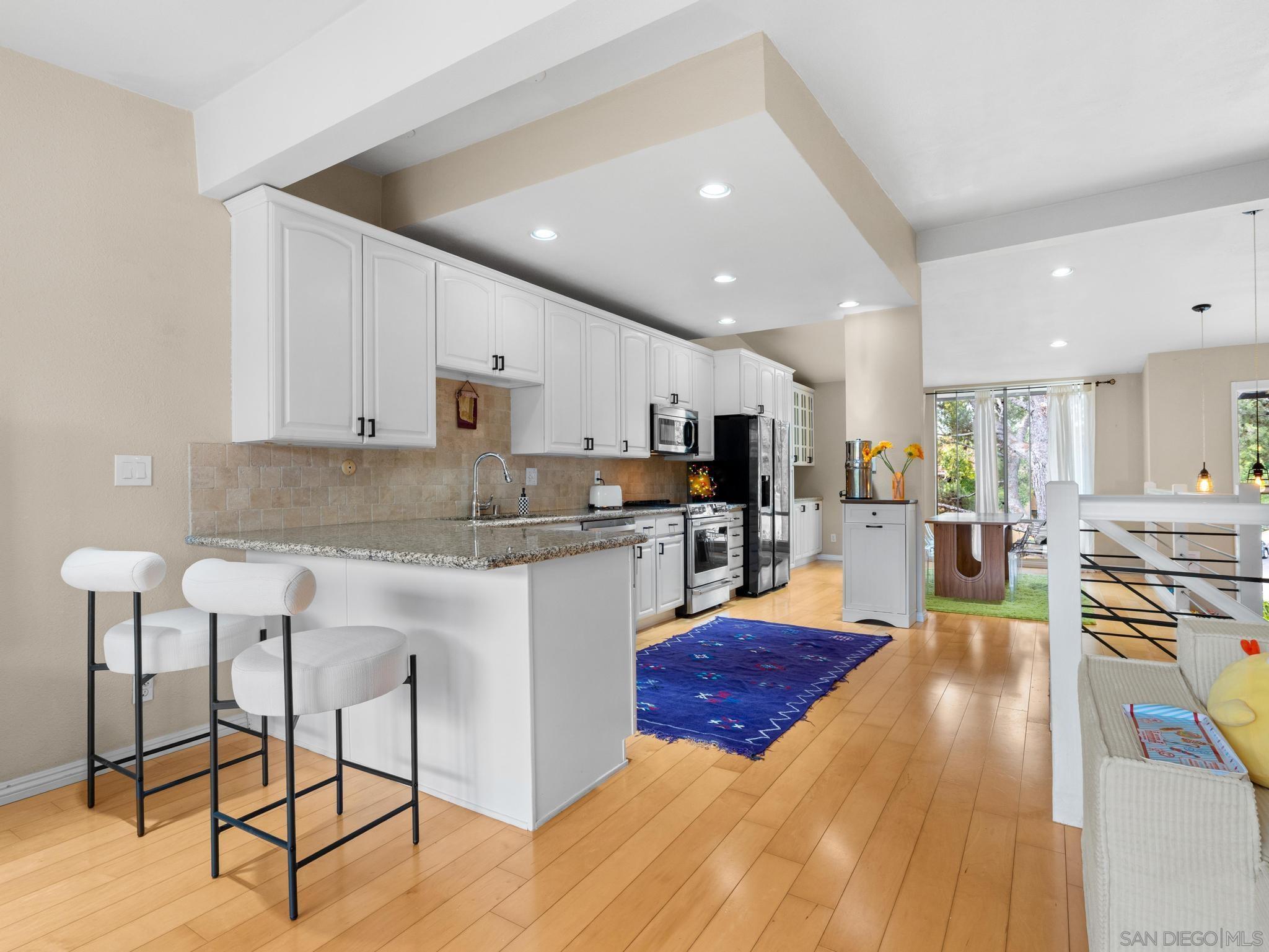 Detail Gallery Image 10 of 37 For 2400  Altisma Way  #B,  Carlsbad,  CA 92009 - 2 Beds | 2 Baths