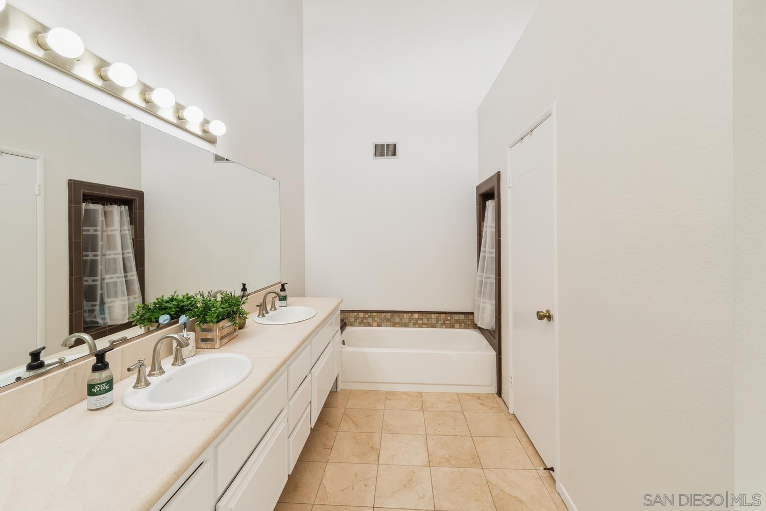 Detail Gallery Image 22 of 51 For 895  Connors Ct, Claremont,  CA 91711 - 2 Beds | 2 Baths