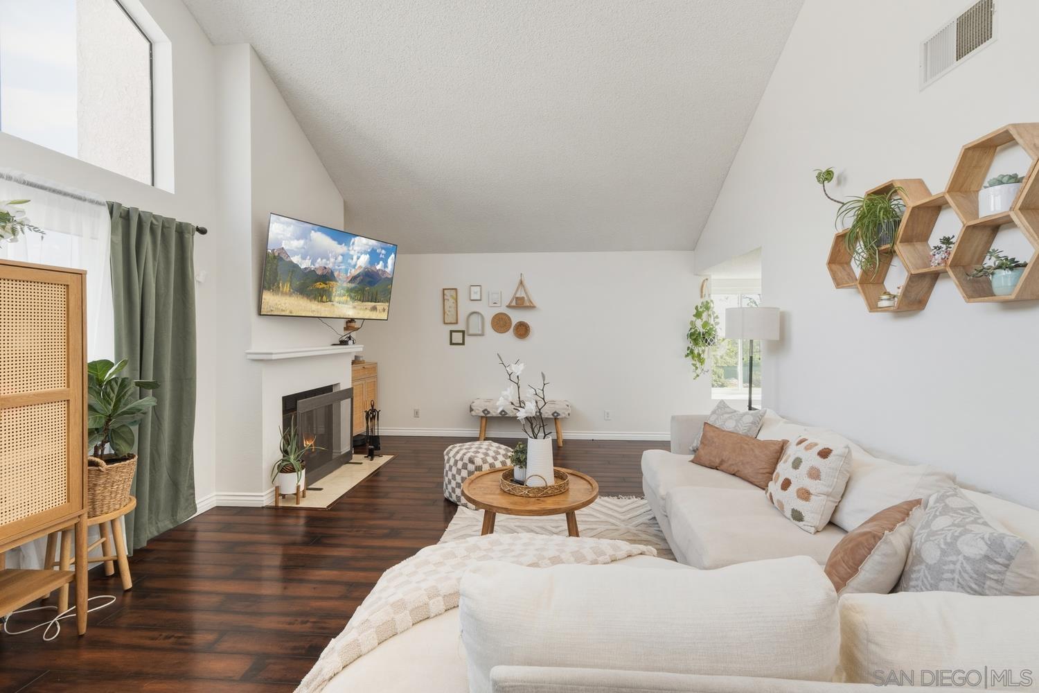 Detail Gallery Image 4 of 51 For 895  Connors Ct, Claremont,  CA 91711 - 2 Beds | 2 Baths