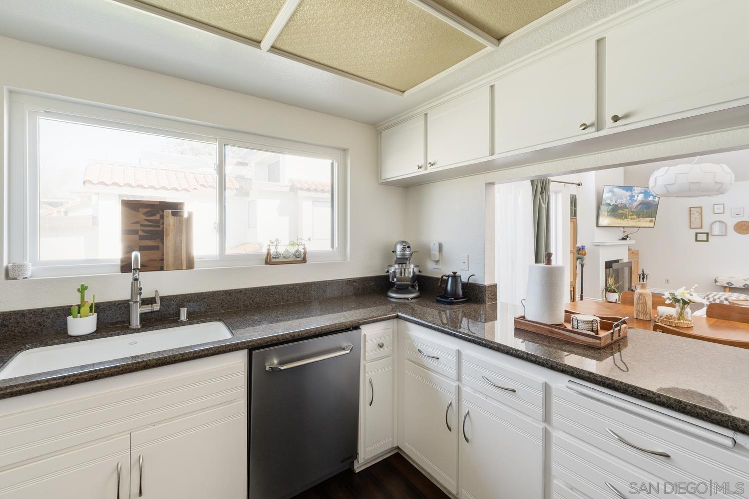 Detail Gallery Image 8 of 51 For 895  Connors Ct, Claremont,  CA 91711 - 2 Beds | 2 Baths