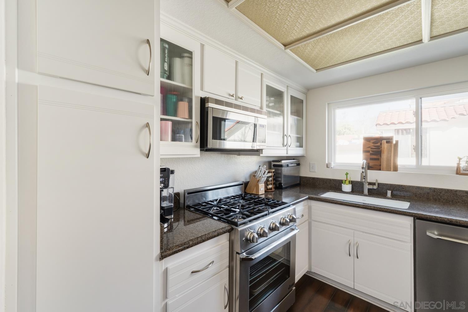 Detail Gallery Image 9 of 51 For 895  Connors Ct, Claremont,  CA 91711 - 2 Beds | 2 Baths