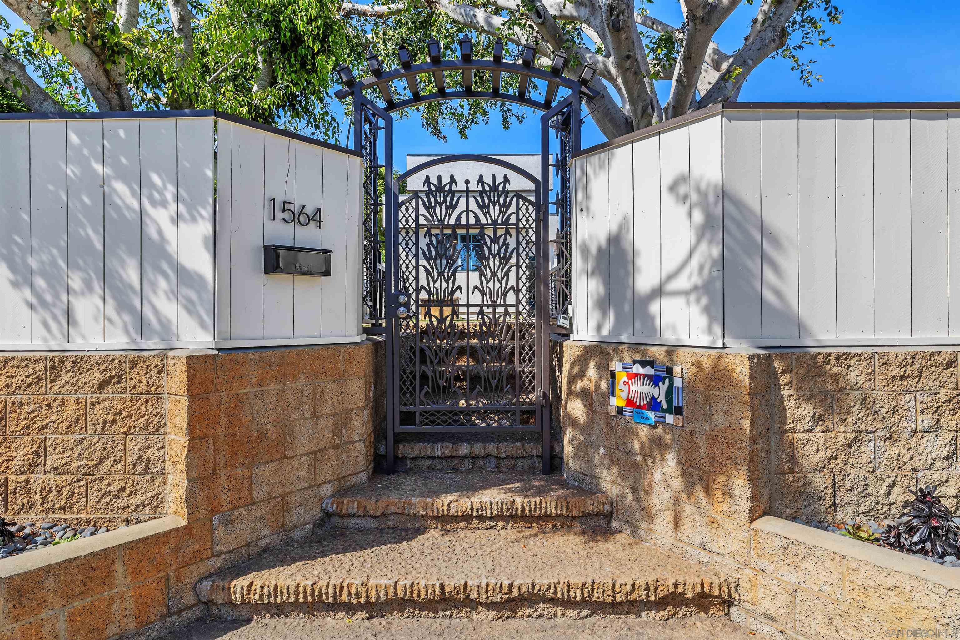 Front Image Thumbnail for SD260006393