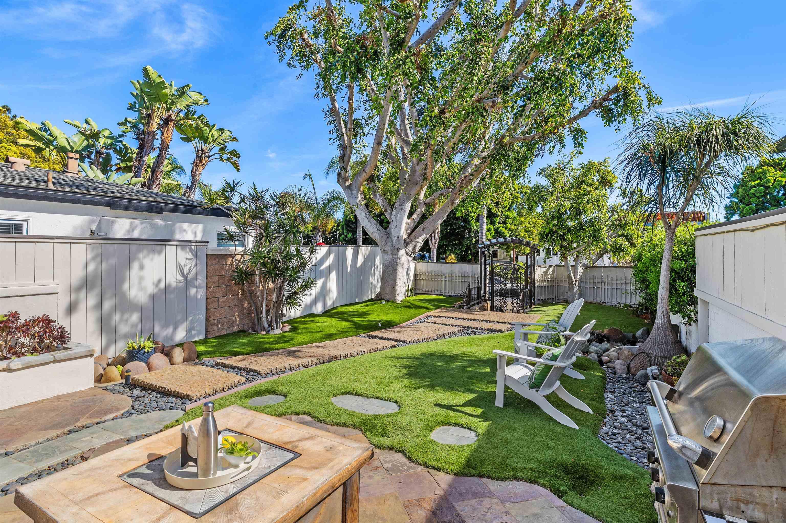 Detail Gallery Image 2 of 39 For 1564  Reed Ave, San Diego,  CA 92109 - 3 Beds | 2 Baths