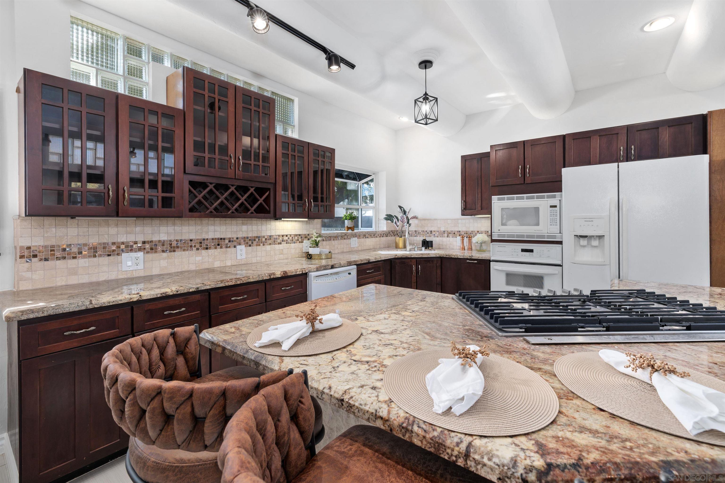 Detail Gallery Image 11 of 39 For 1564  Reed Ave, San Diego,  CA 92109 - 3 Beds | 2 Baths