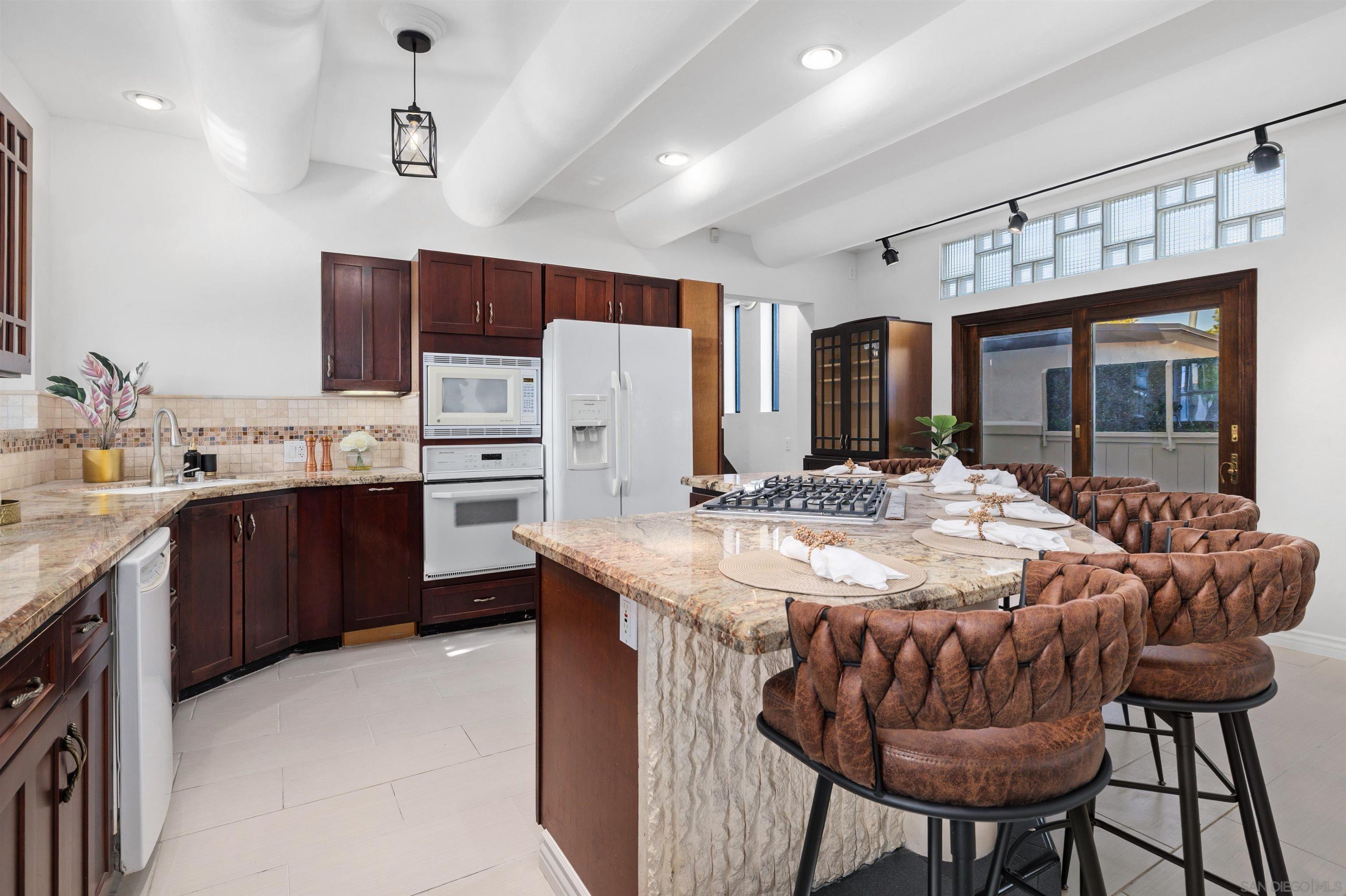 Detail Gallery Image 14 of 39 For 1564  Reed Ave, San Diego,  CA 92109 - 3 Beds | 2 Baths