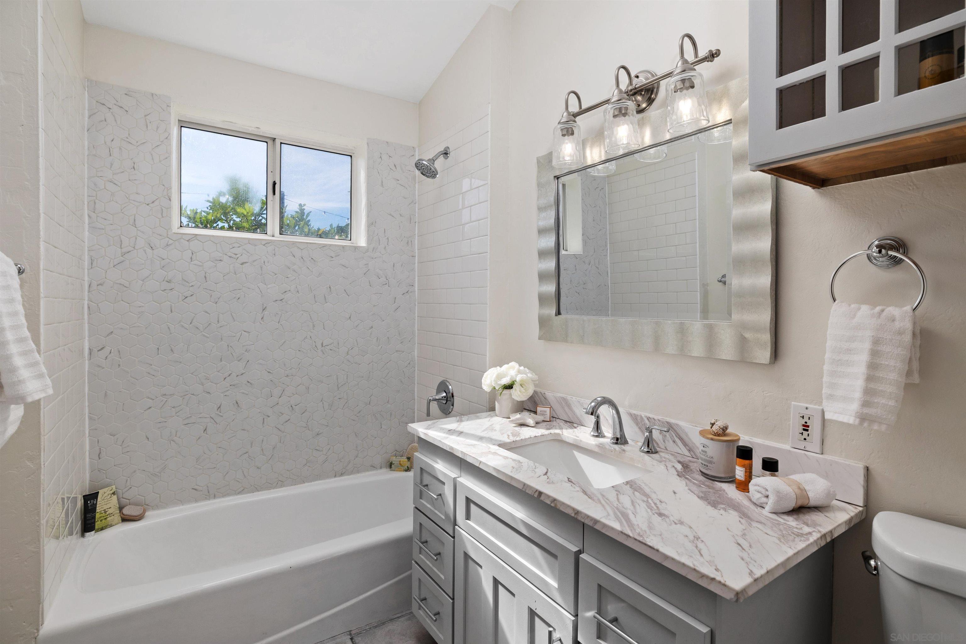 Detail Gallery Image 15 of 39 For 1564  Reed Ave, San Diego,  CA 92109 - 3 Beds | 2 Baths