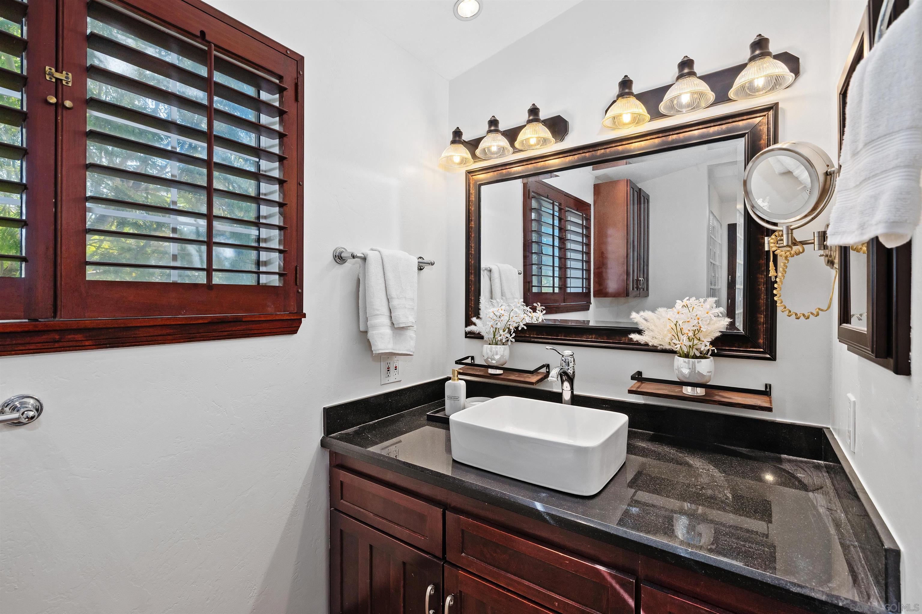 Detail Gallery Image 27 of 39 For 1564  Reed Ave, San Diego,  CA 92109 - 3 Beds | 2 Baths