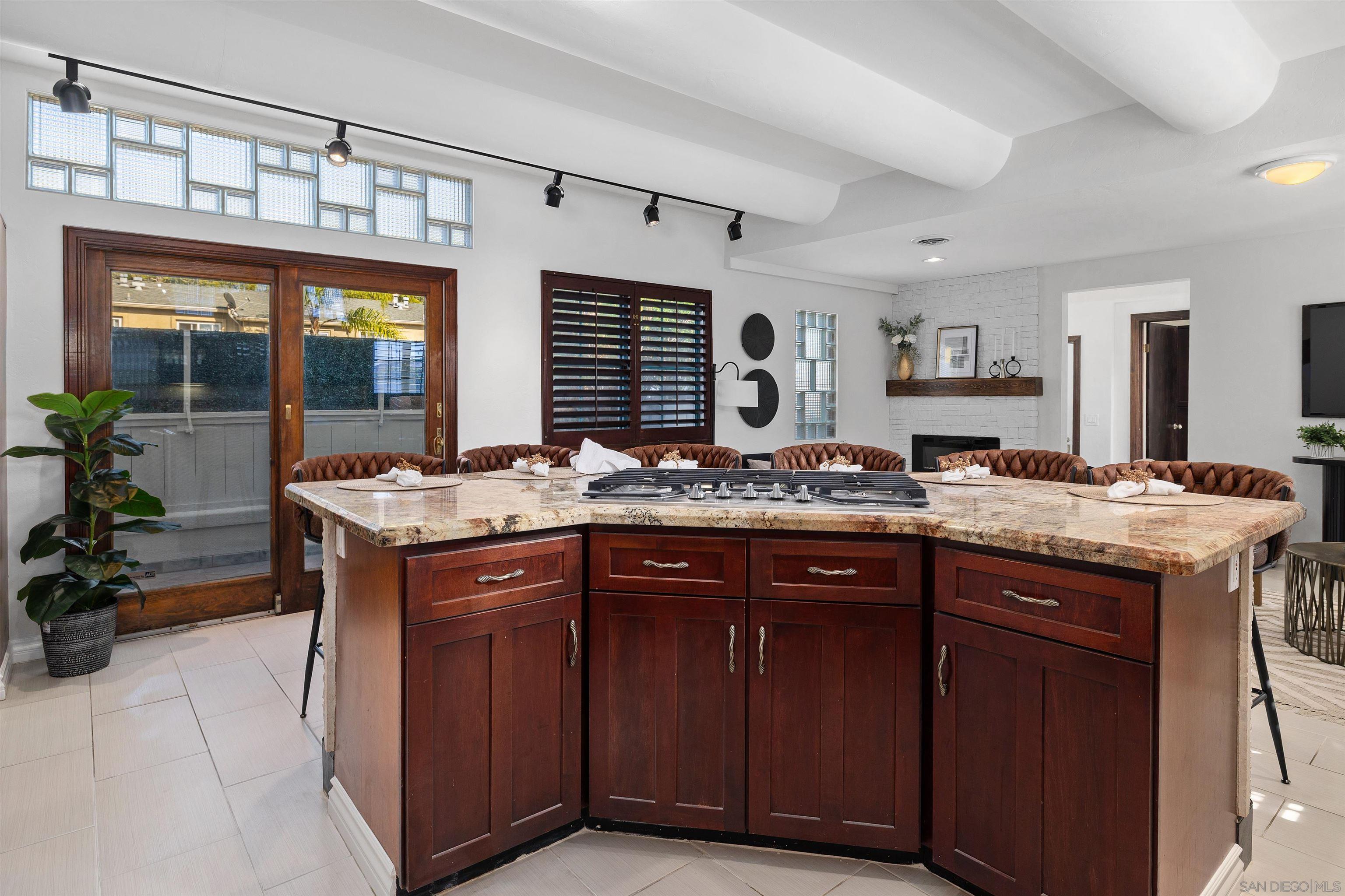 Detail Gallery Image 10 of 39 For 1564  Reed Ave, San Diego,  CA 92109 - 3 Beds | 2 Baths