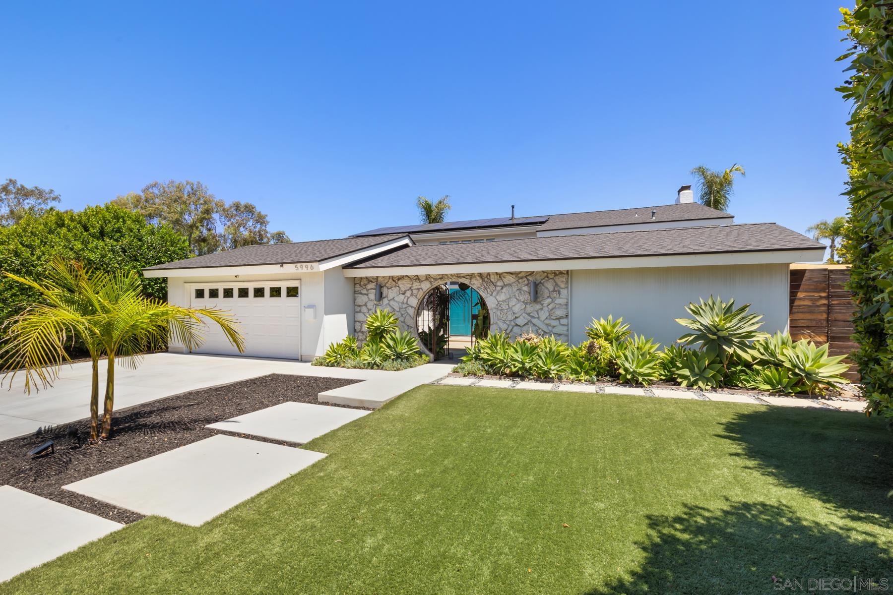 Detail Gallery Image 5 of 75 For 5996  Bounty Street, San Diego,  CA 92120 - 5 Beds | 3 Baths