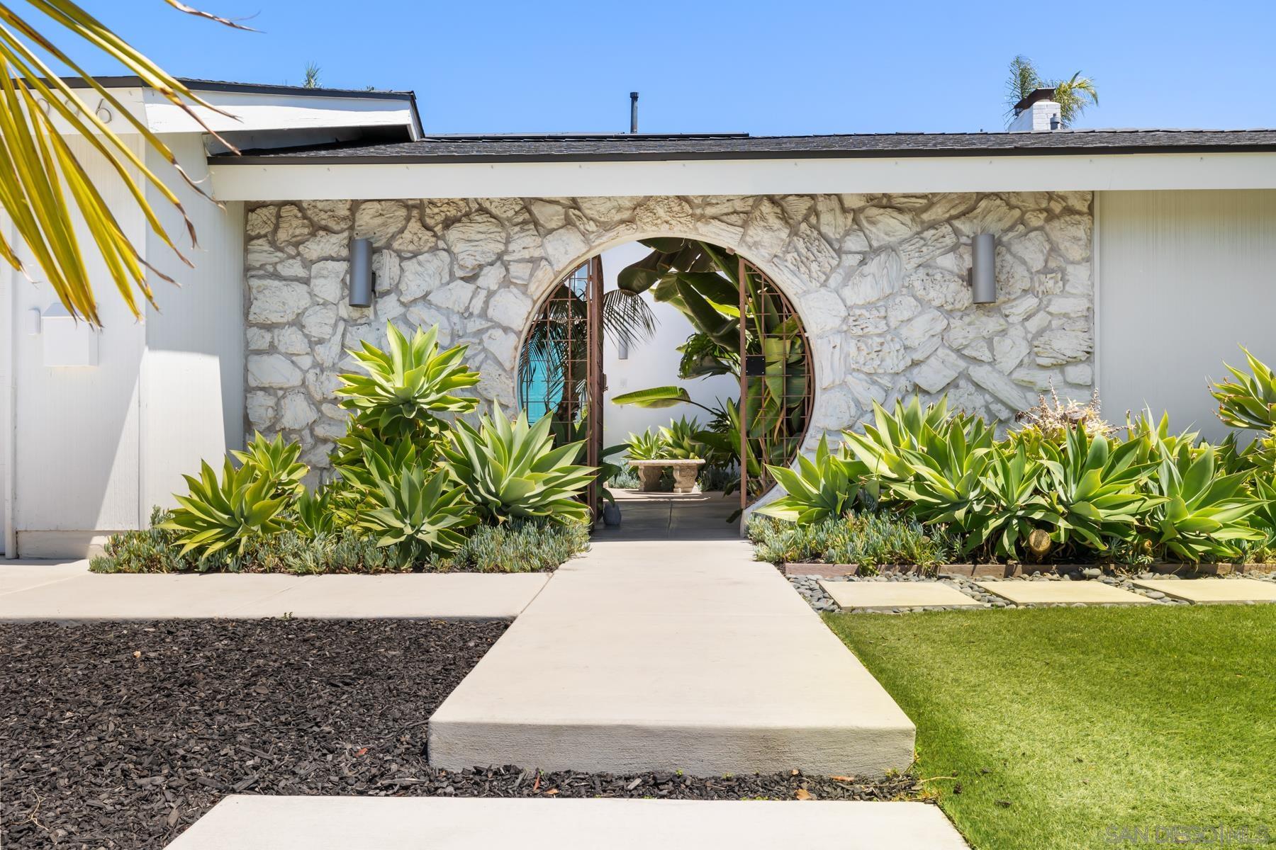 Detail Gallery Image 6 of 75 For 5996  Bounty Street, San Diego,  CA 92120 - 5 Beds | 3 Baths