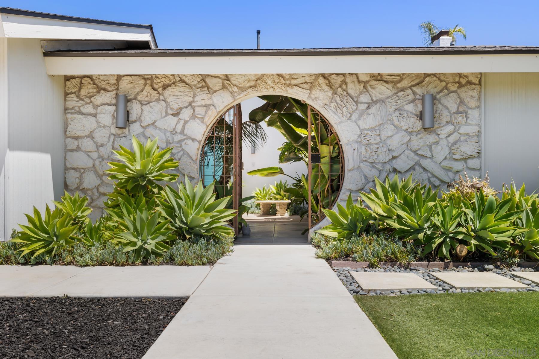 Detail Gallery Image 7 of 75 For 5996  Bounty Street, San Diego,  CA 92120 - 5 Beds | 3 Baths