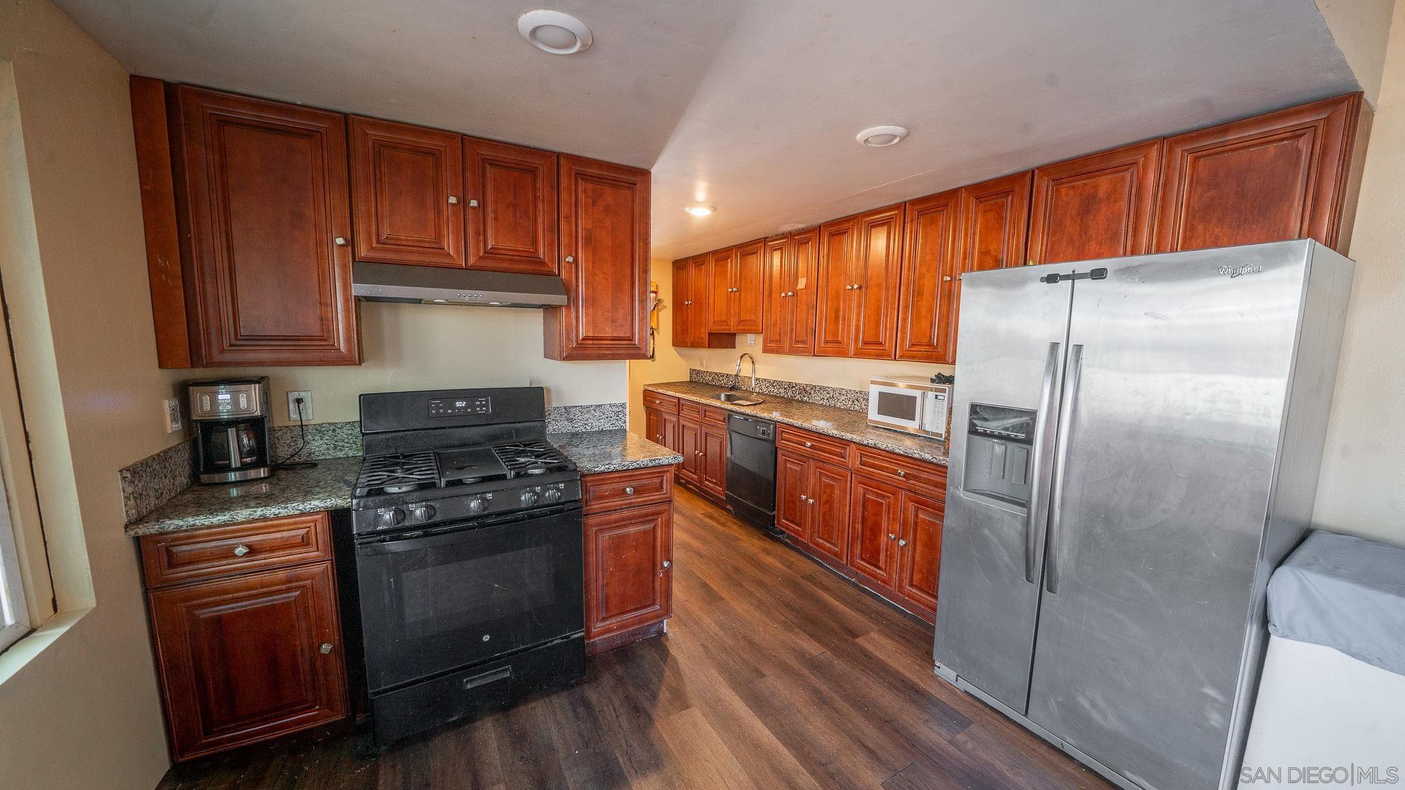 Detail Gallery Image 3 of 26 For 3214  Winlow St, San Diego,  CA 92105 - 3 Beds | 2 Baths