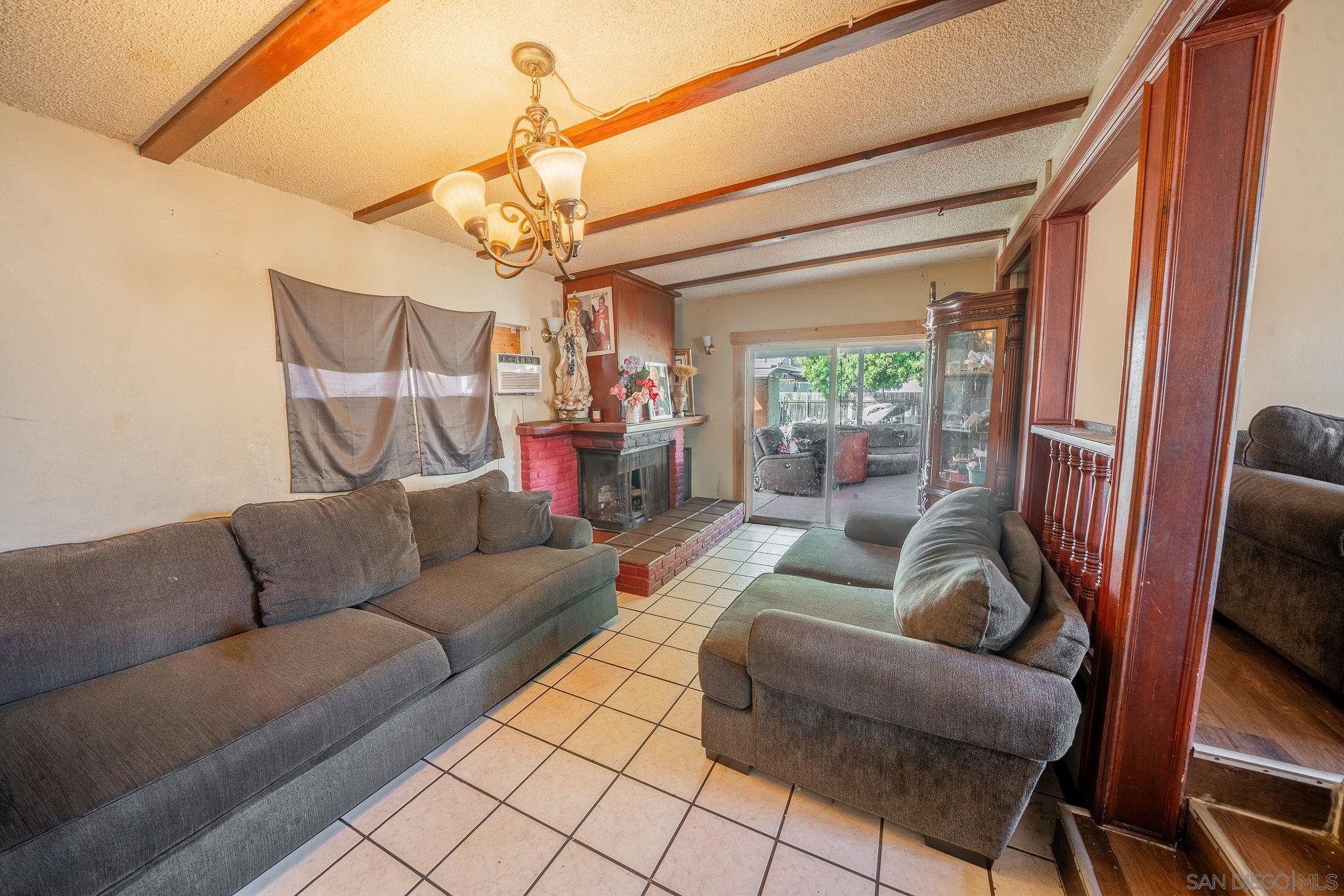 Detail Gallery Image 5 of 26 For 3214  Winlow St, San Diego,  CA 92105 - 3 Beds | 2 Baths