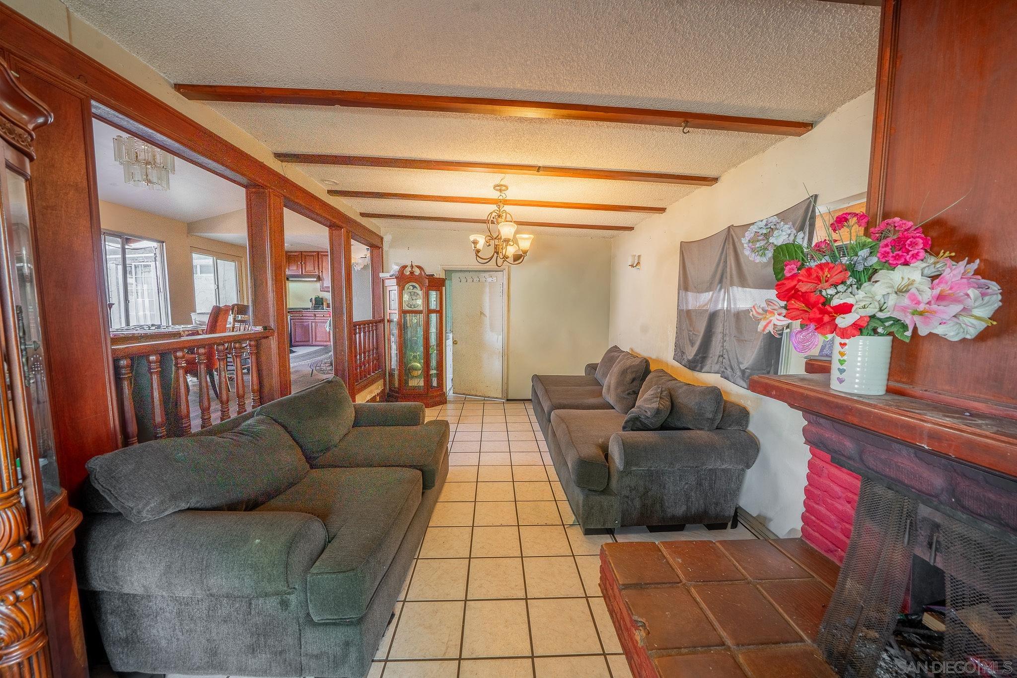 Detail Gallery Image 6 of 26 For 3214  Winlow St, San Diego,  CA 92105 - 3 Beds | 2 Baths