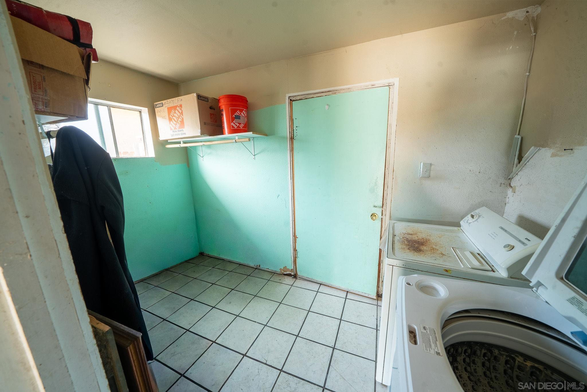 Detail Gallery Image 9 of 26 For 3214  Winlow St, San Diego,  CA 92105 - 3 Beds | 2 Baths