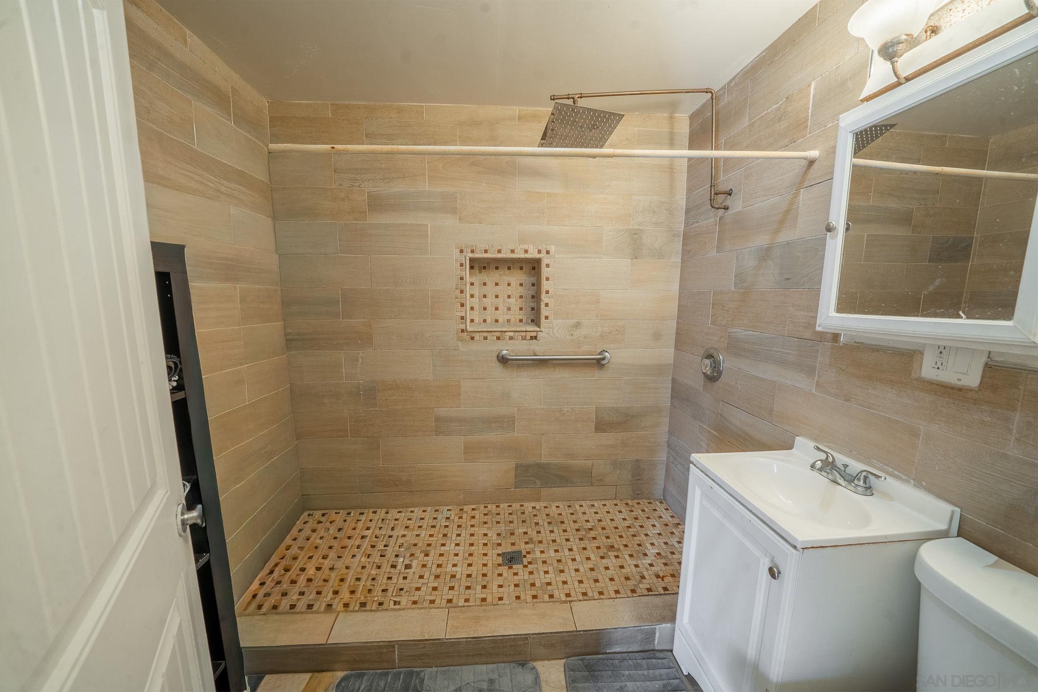 Detail Gallery Image 10 of 26 For 3214  Winlow St, San Diego,  CA 92105 - 3 Beds | 2 Baths