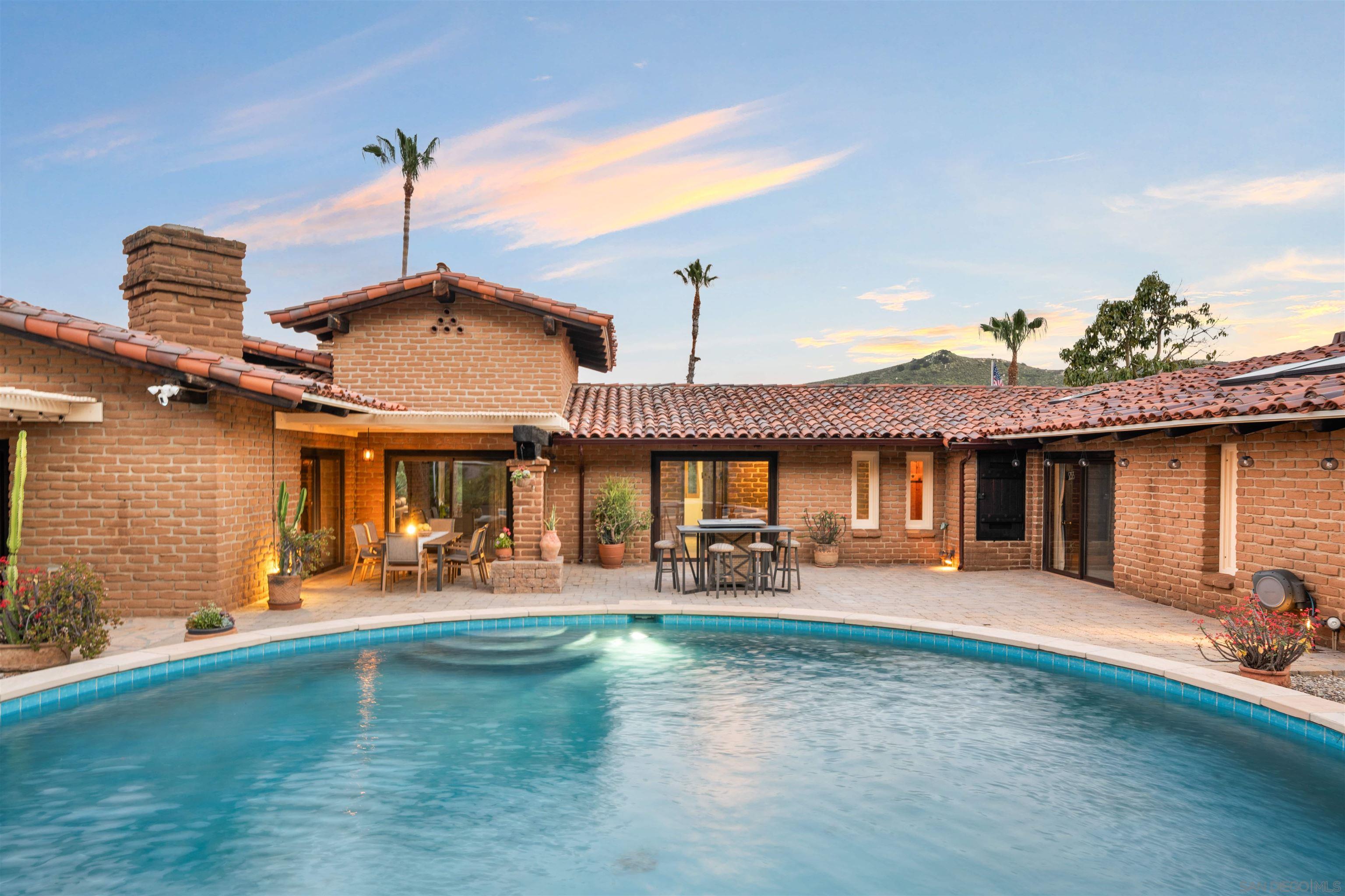 Detail Gallery Image 11 of 75 For 1951  Cloverdale Rd, Escondido,  CA 92027 - 4 Beds | 4/1 Baths