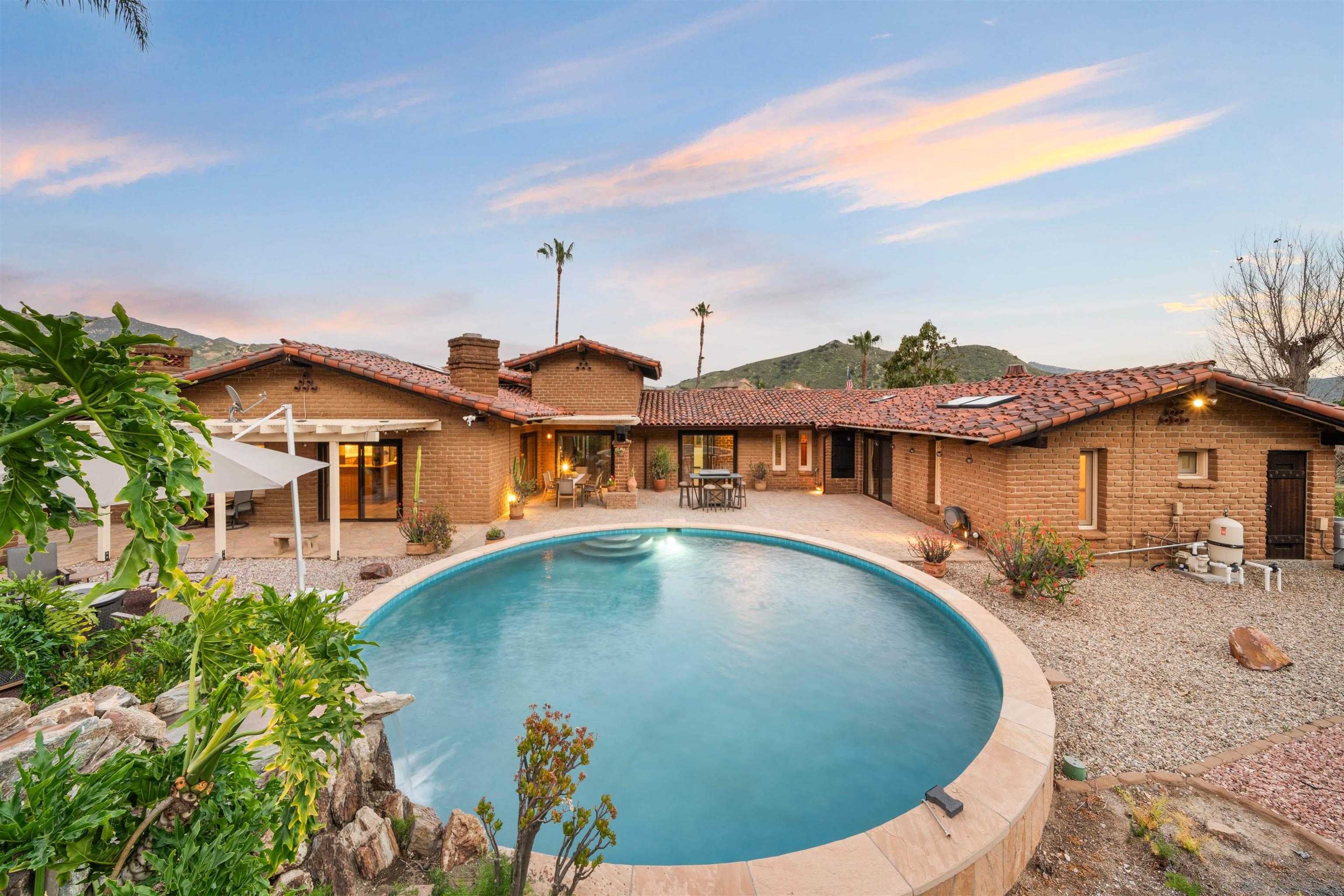 Detail Gallery Image 12 of 75 For 1951  Cloverdale Rd, Escondido,  CA 92027 - 4 Beds | 4/1 Baths