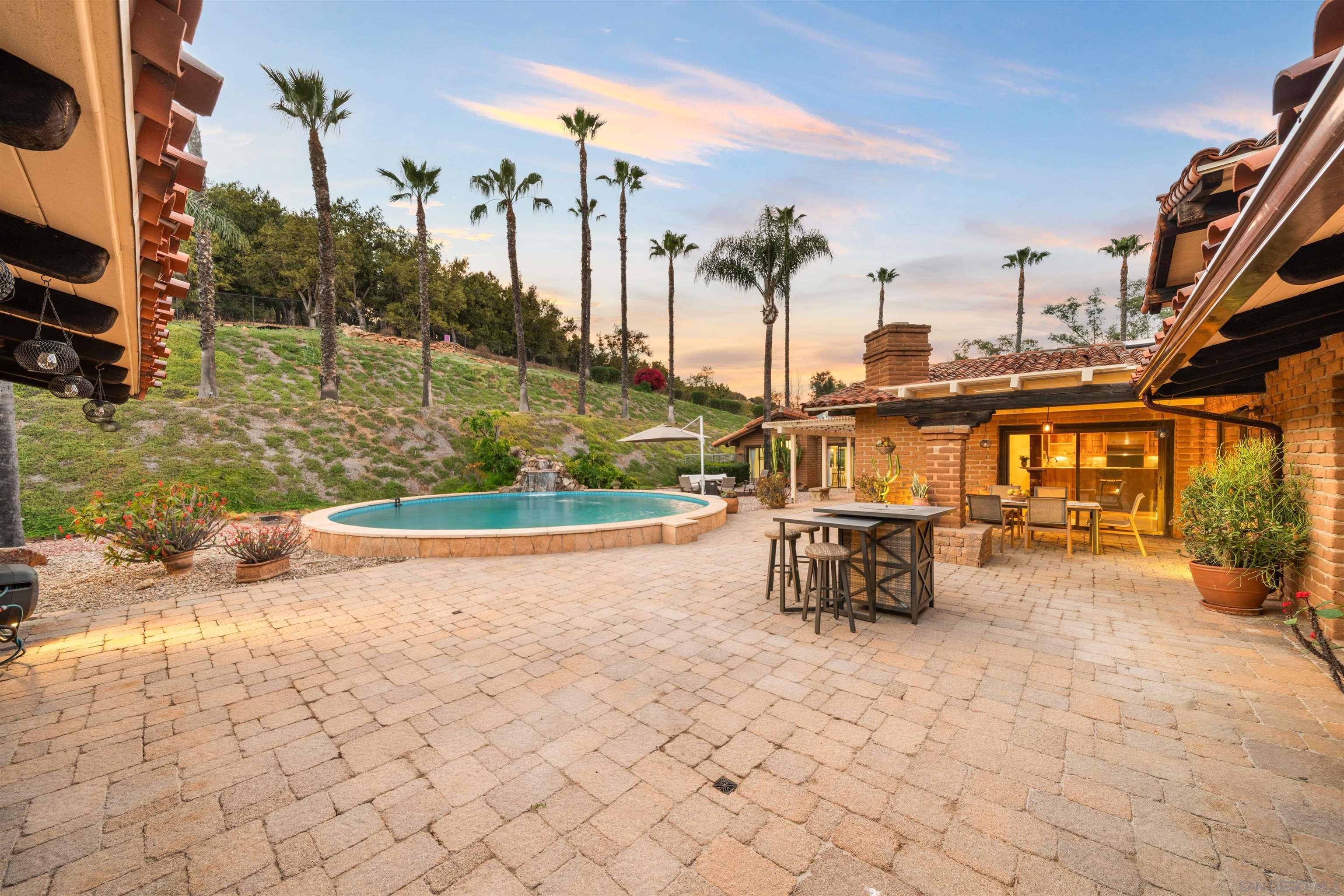 Detail Gallery Image 14 of 75 For 1951  Cloverdale Rd, Escondido,  CA 92027 - 4 Beds | 4/1 Baths