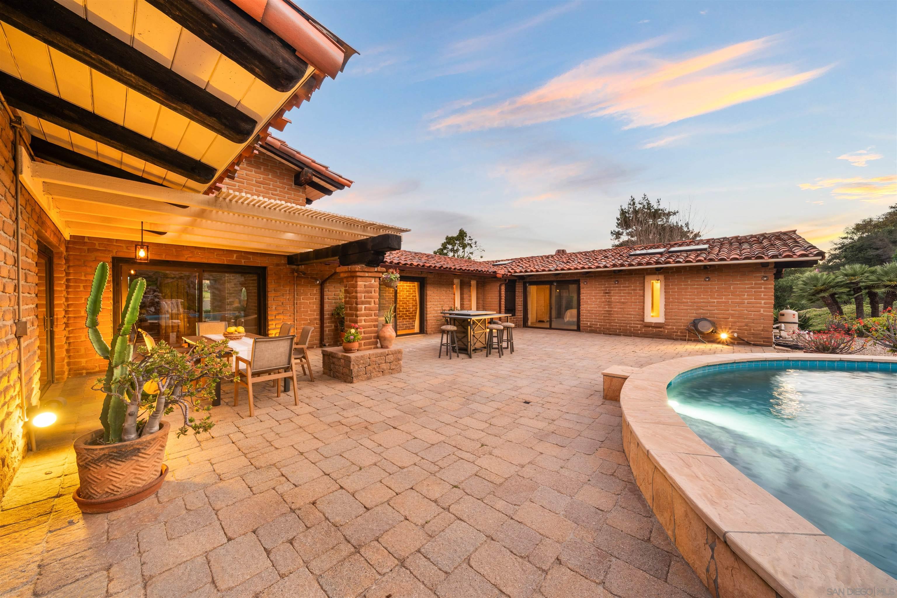 Detail Gallery Image 15 of 75 For 1951  Cloverdale Rd, Escondido,  CA 92027 - 4 Beds | 4/1 Baths