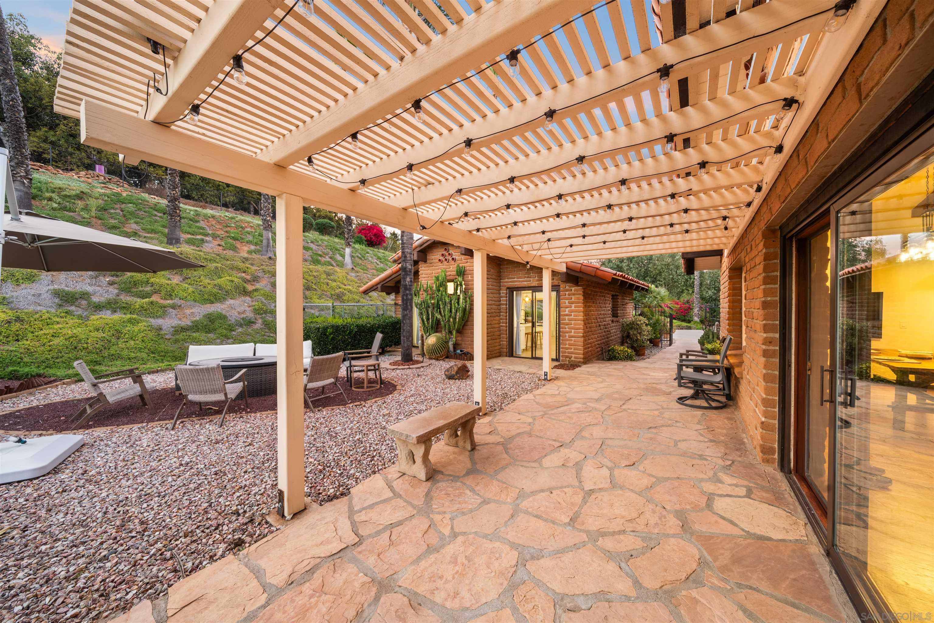 Detail Gallery Image 16 of 75 For 1951  Cloverdale Rd, Escondido,  CA 92027 - 4 Beds | 4/1 Baths