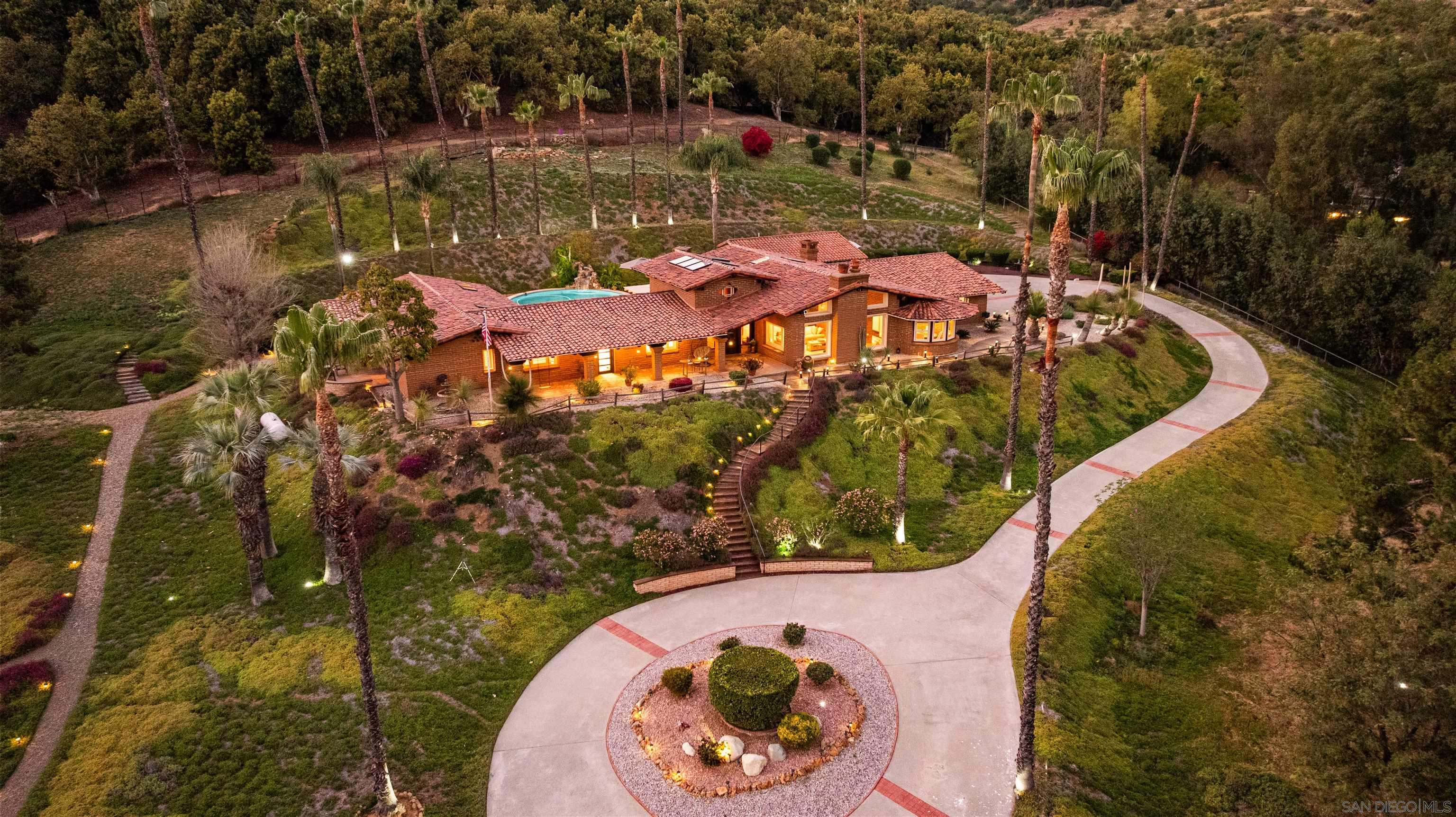 Detail Gallery Image 3 of 75 For 1951  Cloverdale Rd, Escondido,  CA 92027 - 4 Beds | 4/1 Baths