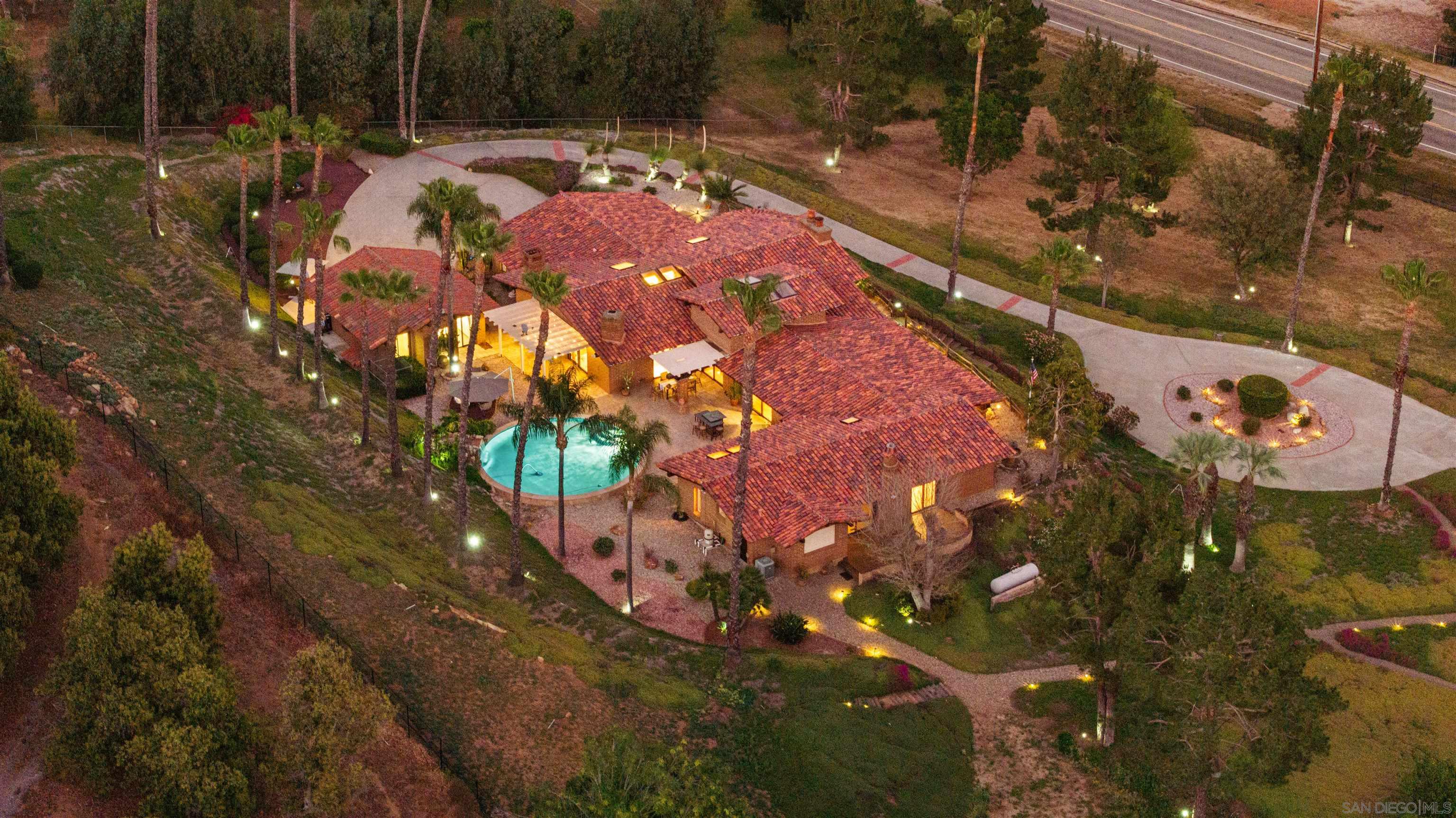 Detail Gallery Image 5 of 75 For 1951  Cloverdale Rd, Escondido,  CA 92027 - 4 Beds | 4/1 Baths