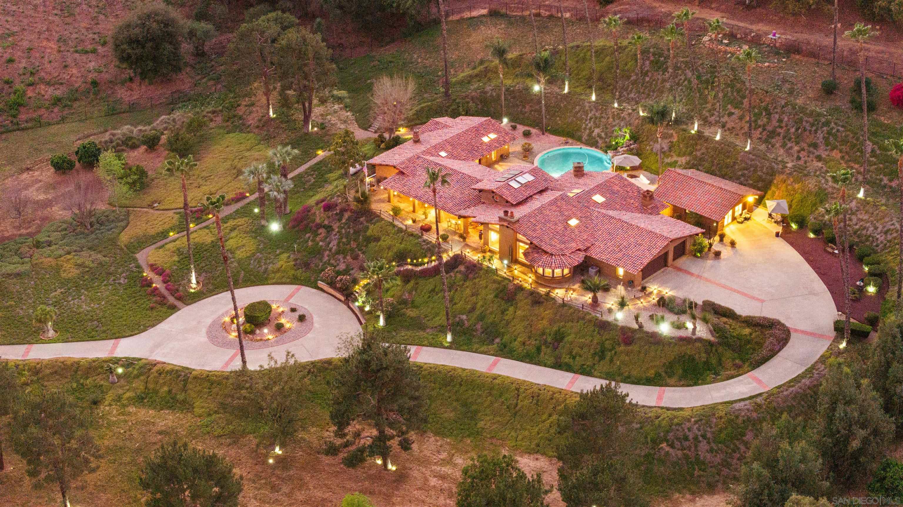 Detail Gallery Image 6 of 75 For 1951  Cloverdale Rd, Escondido,  CA 92027 - 4 Beds | 4/1 Baths