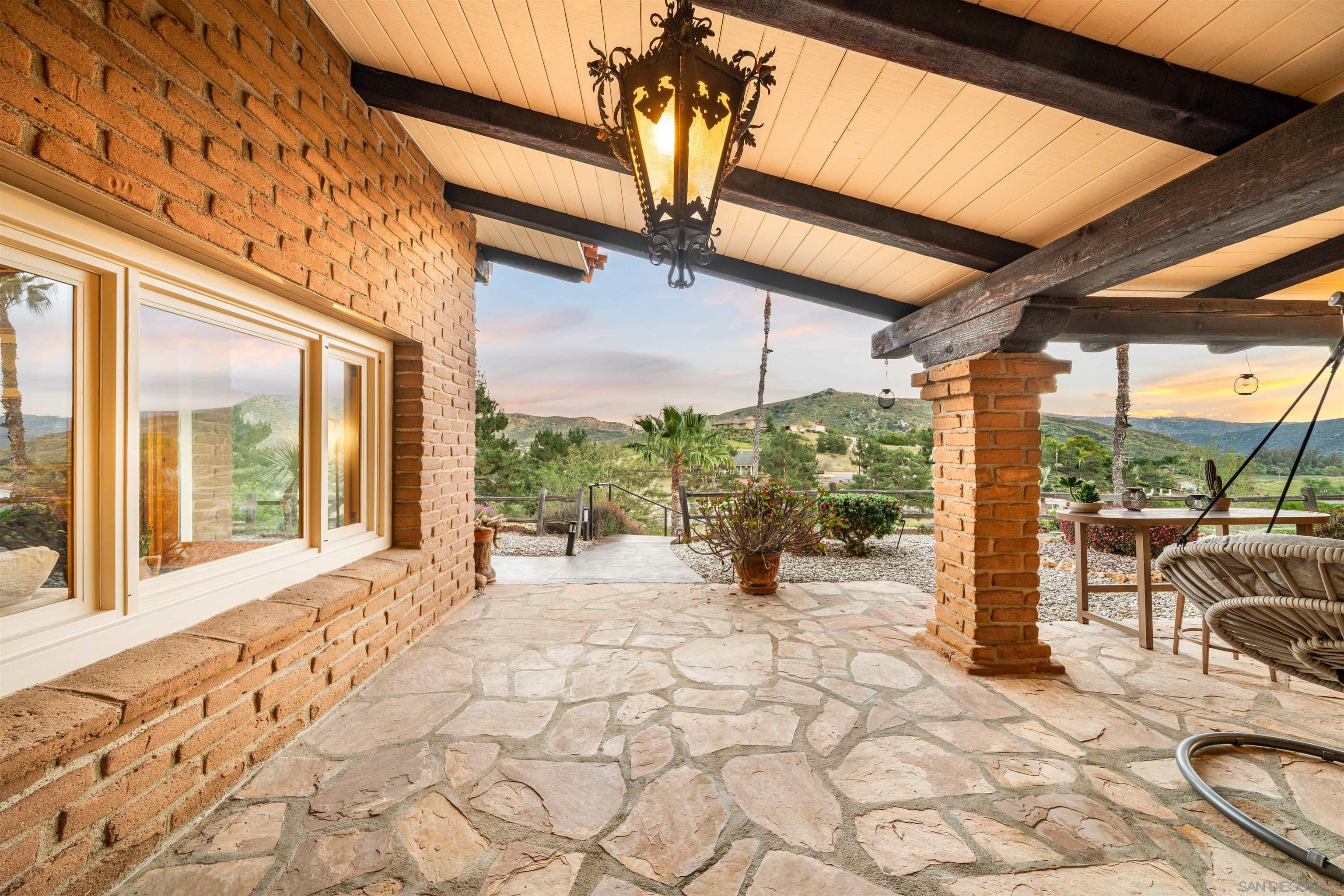 Detail Gallery Image 7 of 75 For 1951  Cloverdale Rd, Escondido,  CA 92027 - 4 Beds | 4/1 Baths