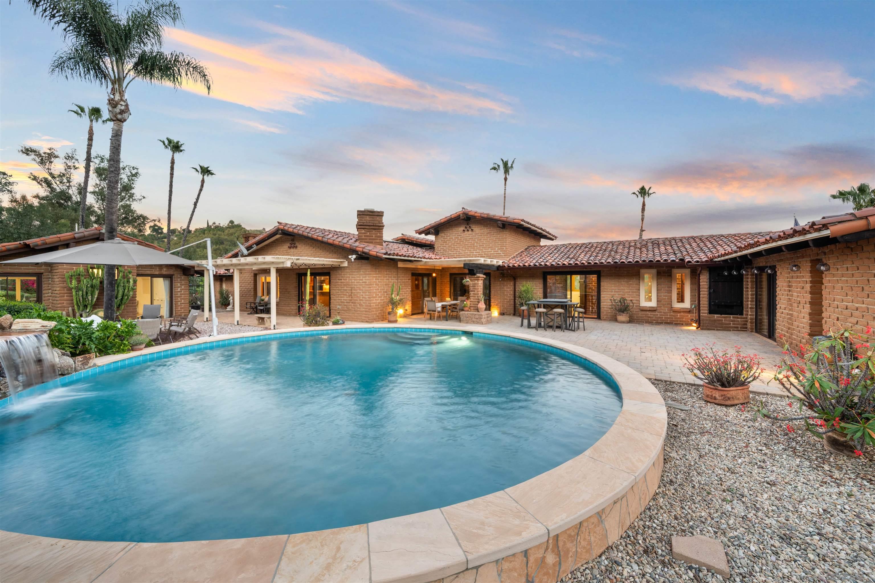 Detail Gallery Image 10 of 75 For 1951  Cloverdale Rd, Escondido,  CA 92027 - 4 Beds | 4/1 Baths