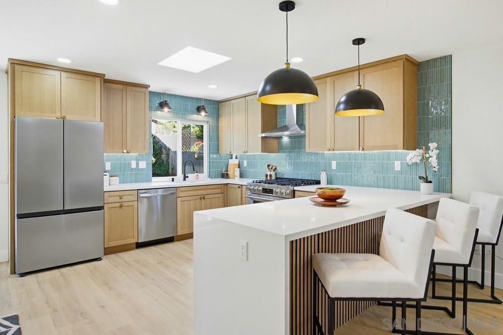 Detail Gallery Image 12 of 39 For 9555  via Pereza, San Diego,  CA 92129 - 4 Beds | 2 Baths