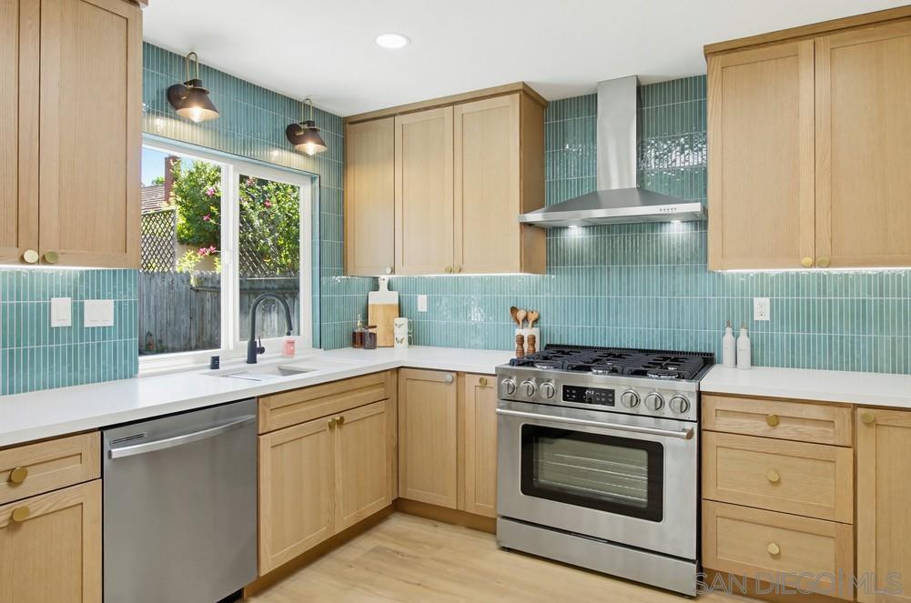 Detail Gallery Image 13 of 39 For 9555  via Pereza, San Diego,  CA 92129 - 4 Beds | 2 Baths