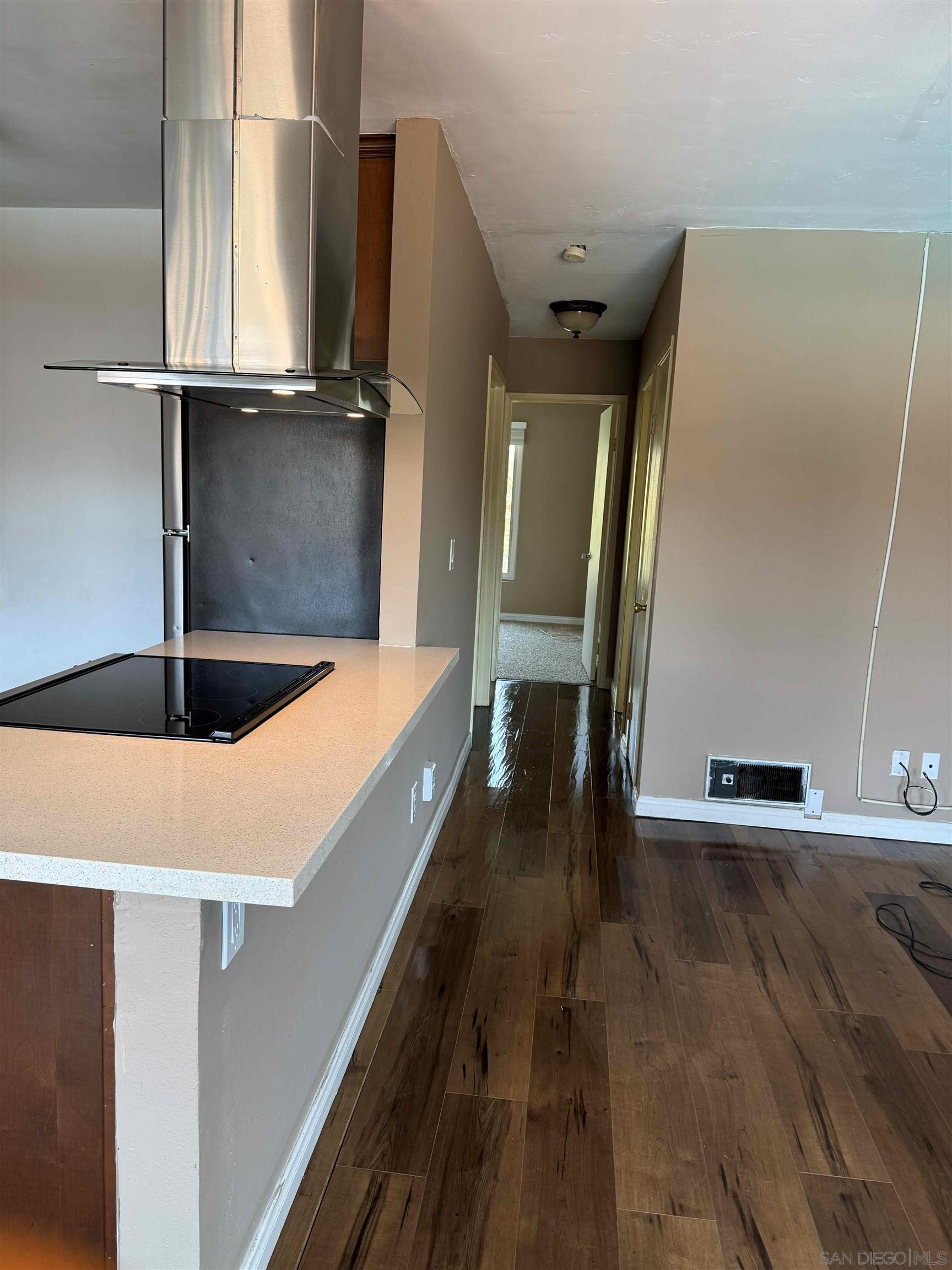 Detail Gallery Image 4 of 7 For 9504  Carroll Canyon Road  201, San Diego,  CA 92126 - 2 Beds | 1 Baths