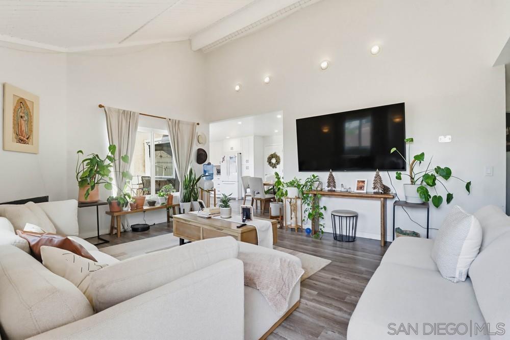 Detail Gallery Image 5 of 40 For 6837  Parkside Ave, San Diego,  CA 92139 - 2 Beds | 2 Baths