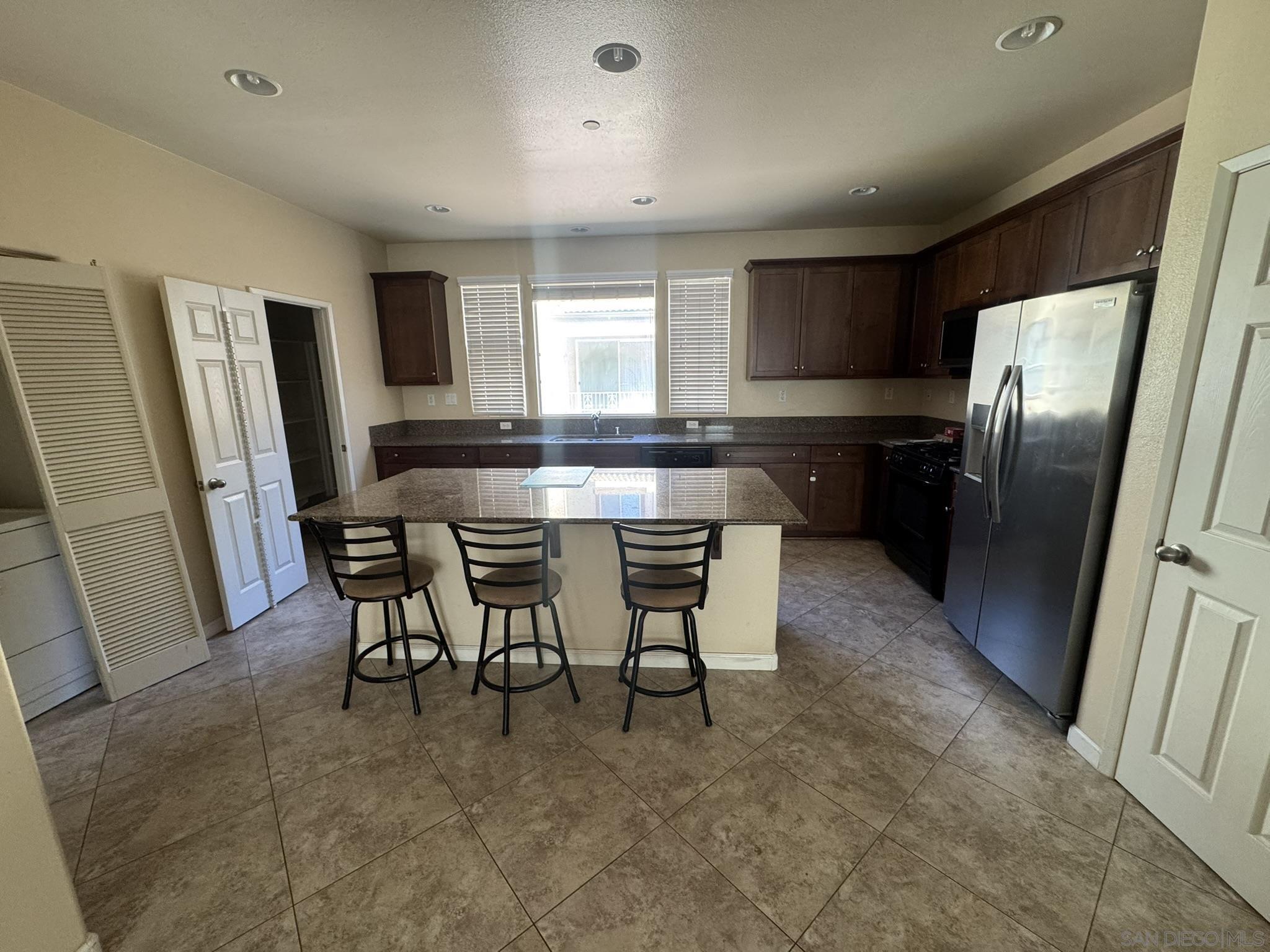 Detail Gallery Image 2 of 46 For 1206  Calabria St, Santee,  CA 92071 - 3 Beds | 3/1 Baths